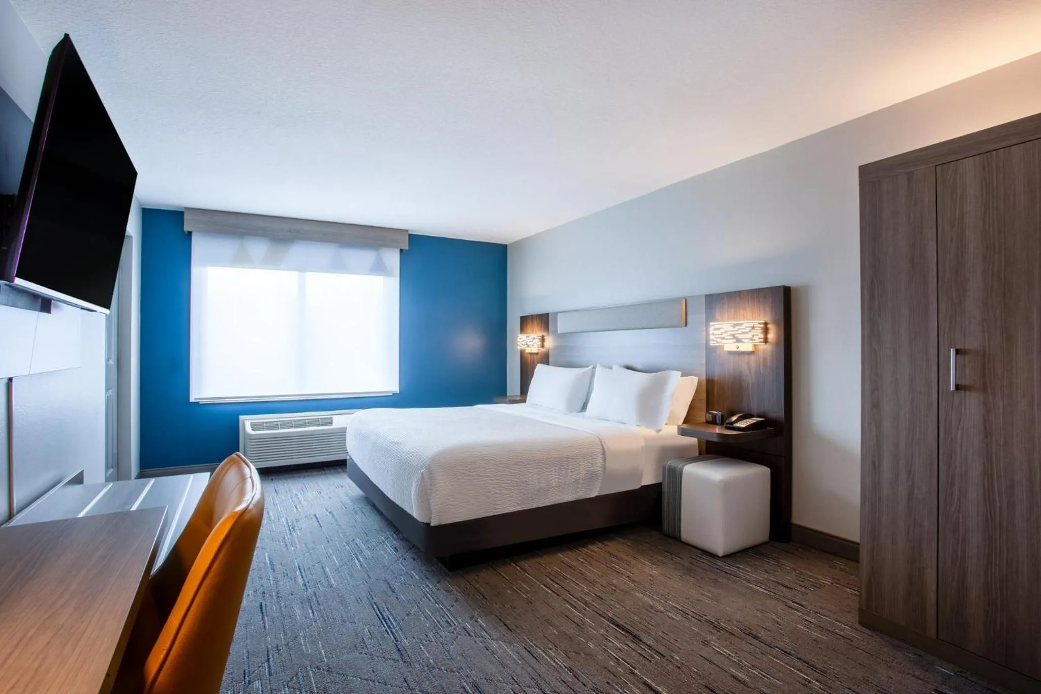 Photo of the whole room, Bed in Holiday Inn Express & Suites Bradenton East-Lakewood Ranch by IHG