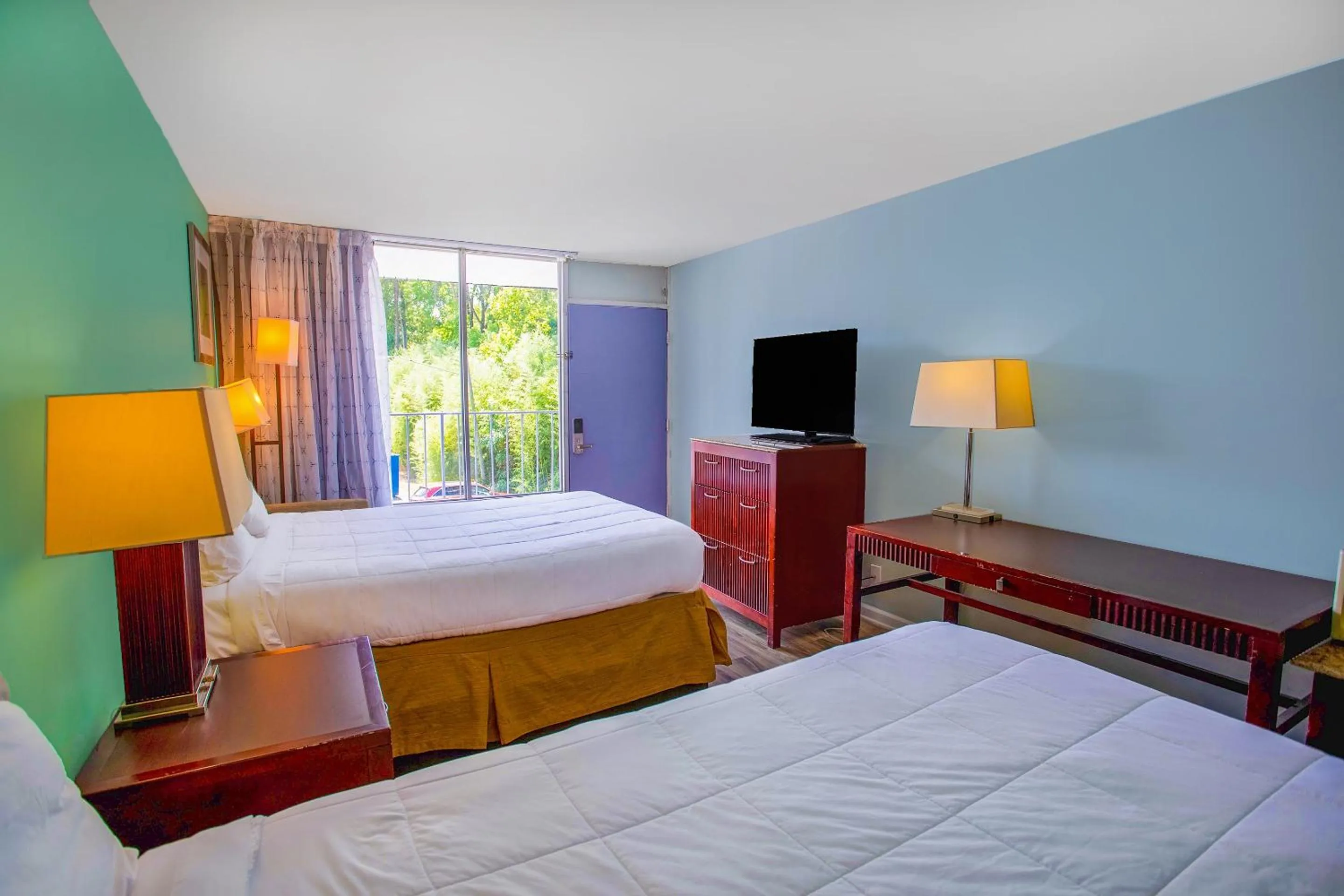 Bedroom, Bed in OYO Inn Kernersville