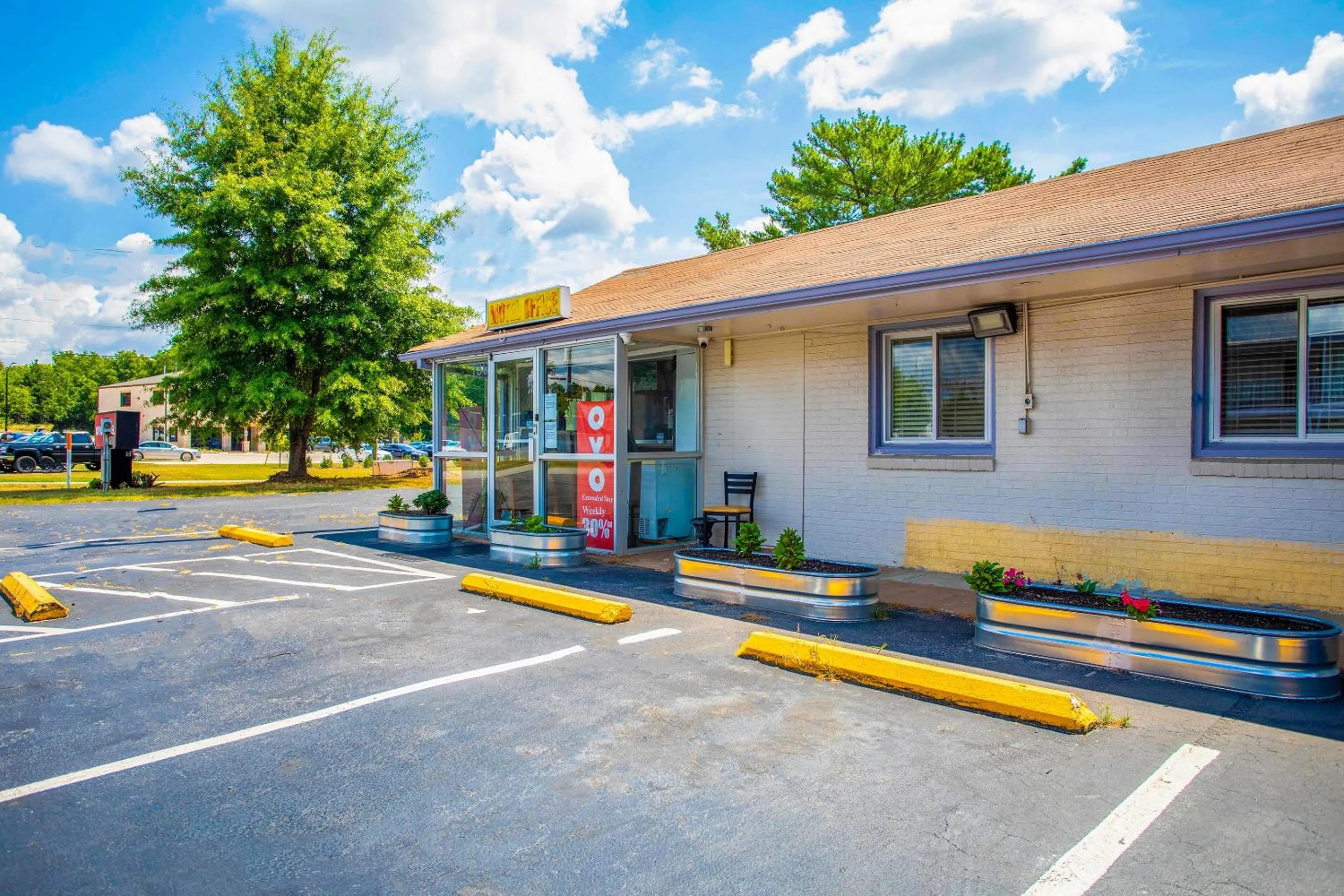 Facade/entrance in OYO Inn Kernersville