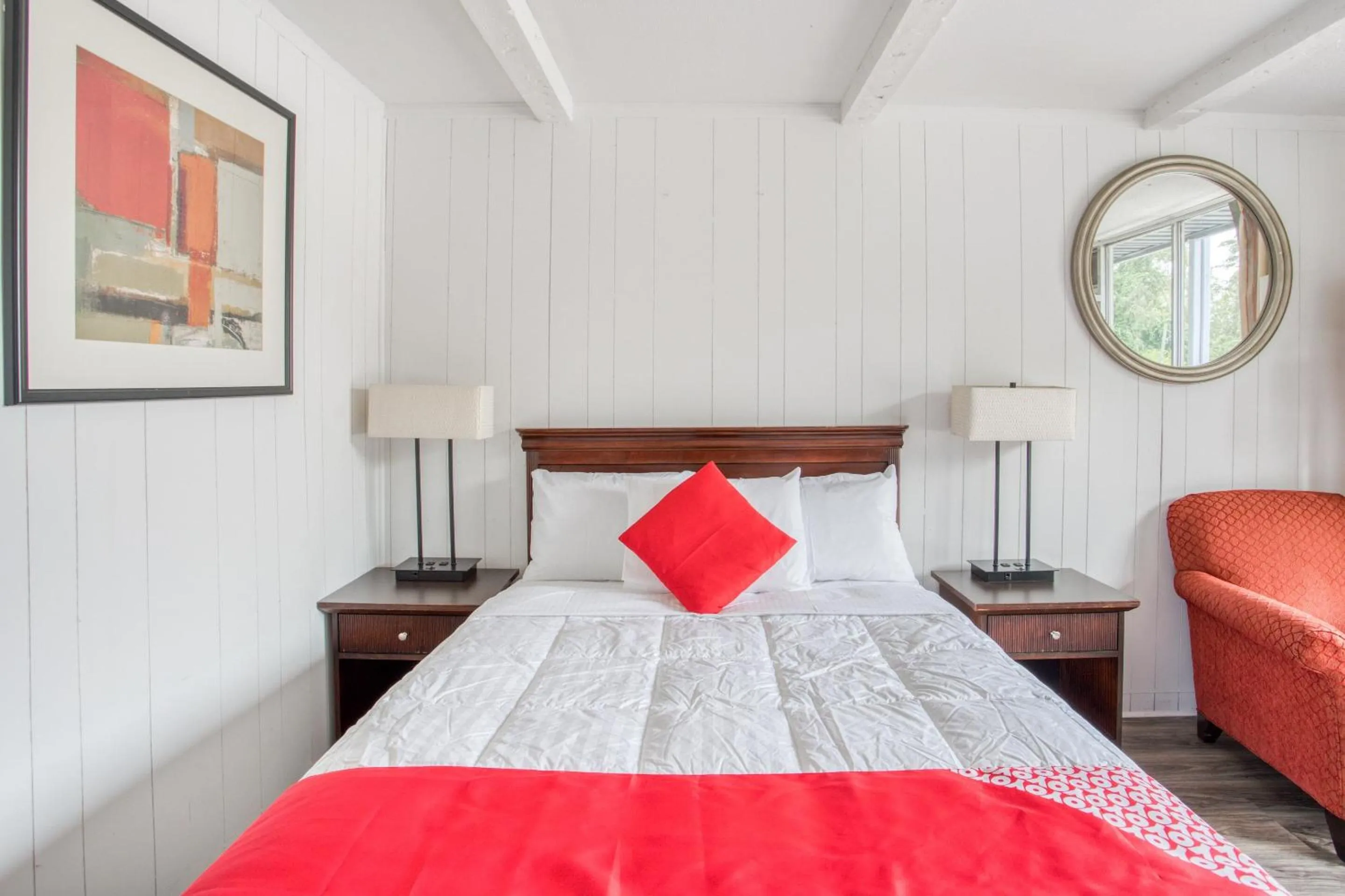 Bedroom, Bed in OYO Inn Kernersville