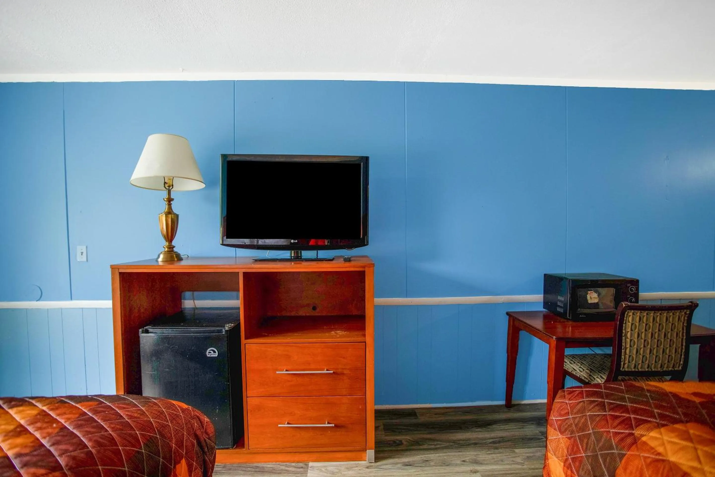 Bedroom in OYO Inn Kernersville