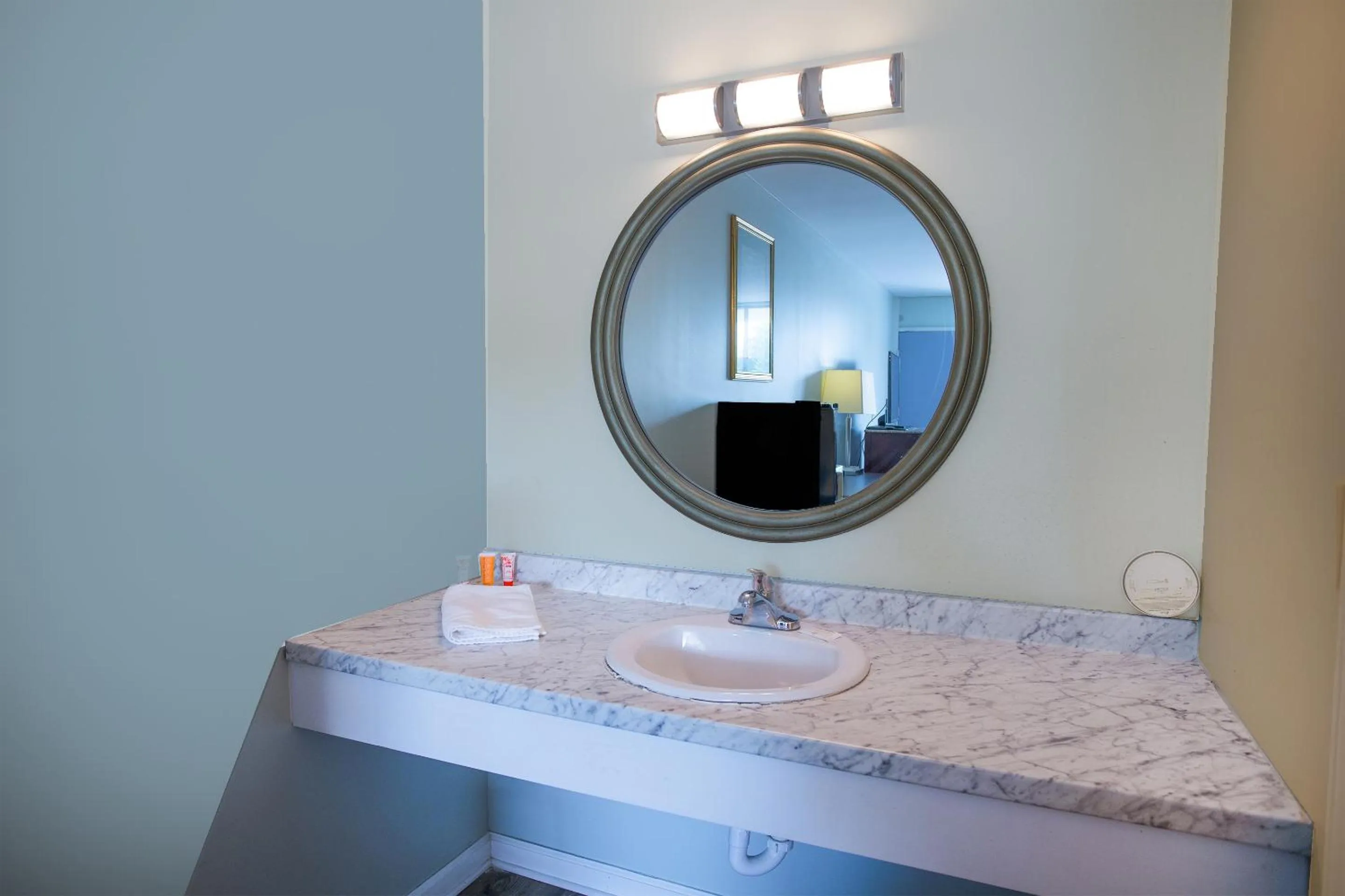 Bathroom in OYO Inn Kernersville