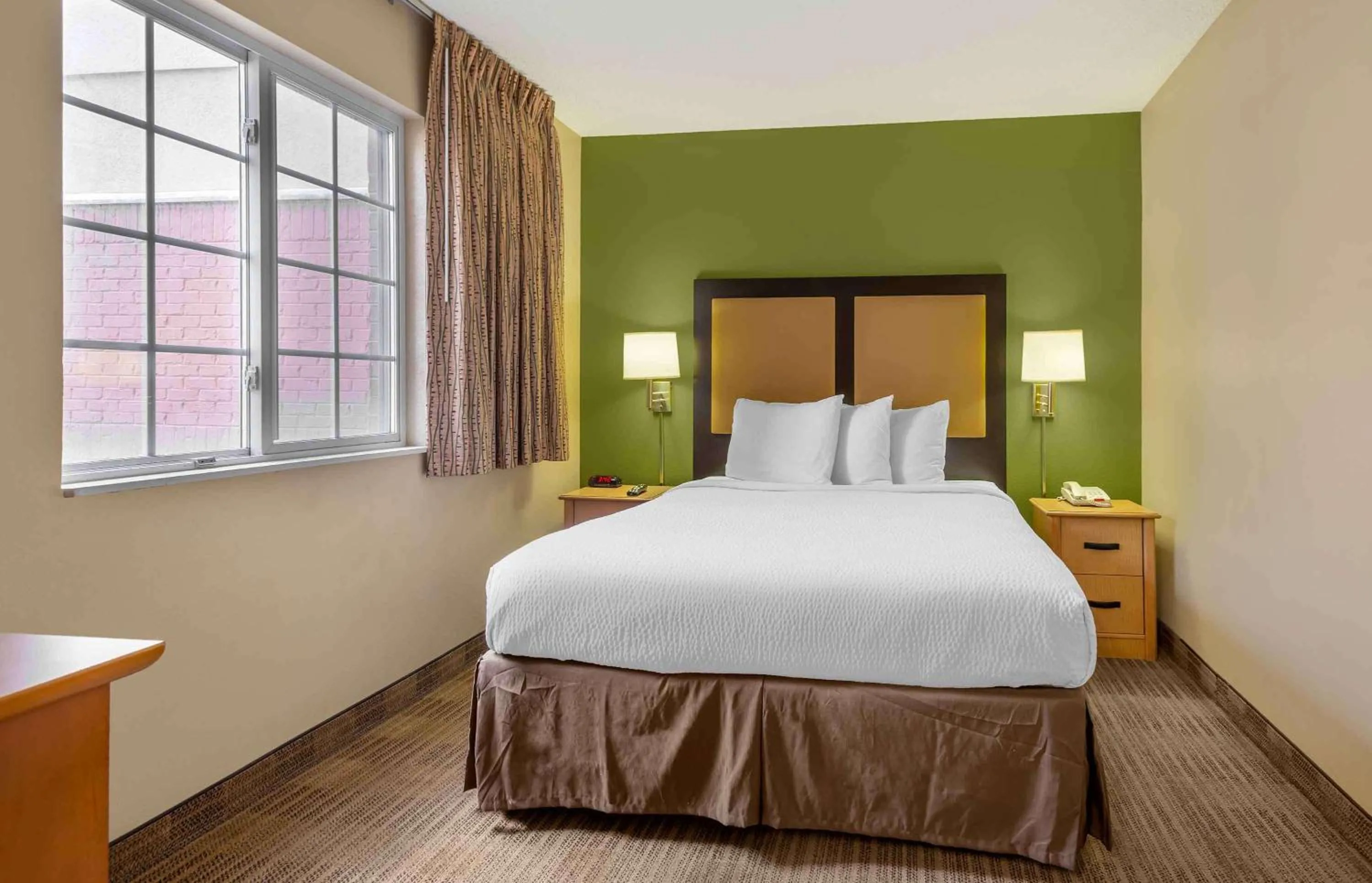 Bedroom, Bed in Extended Stay America Suites - Philadelphia - Malvern - Swedesford Rd