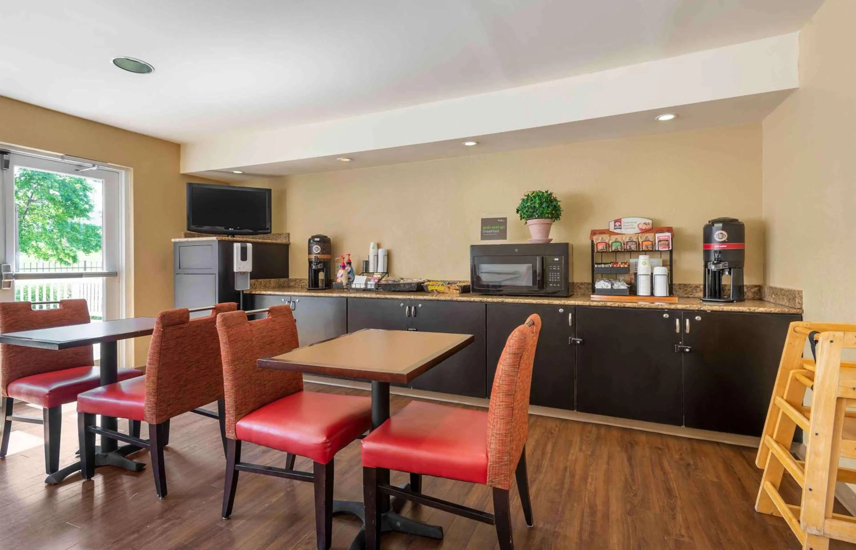 Breakfast in Extended Stay America Suites - Philadelphia - Malvern - Swedesford Rd