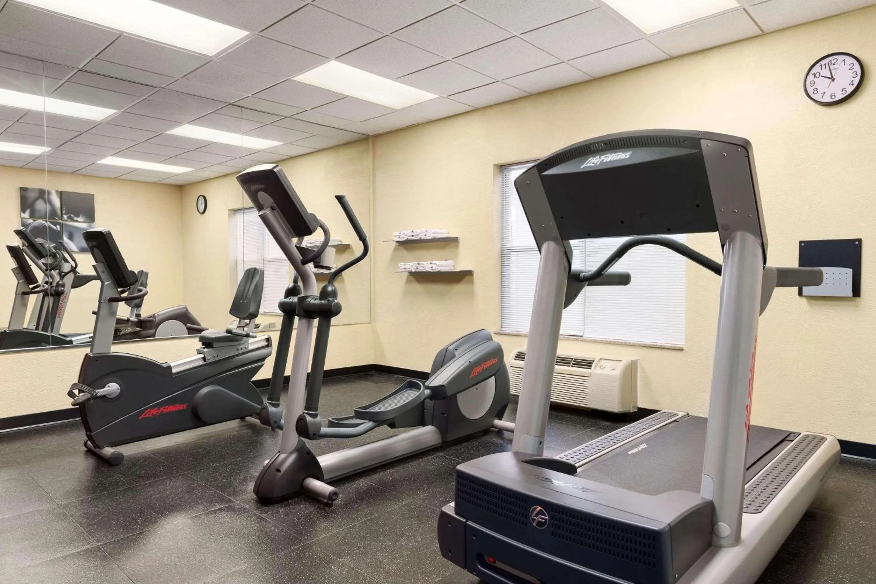 Fitness centre/facilities in Country Inn & Suites by Radisson, Frackville (Pottsville), PA