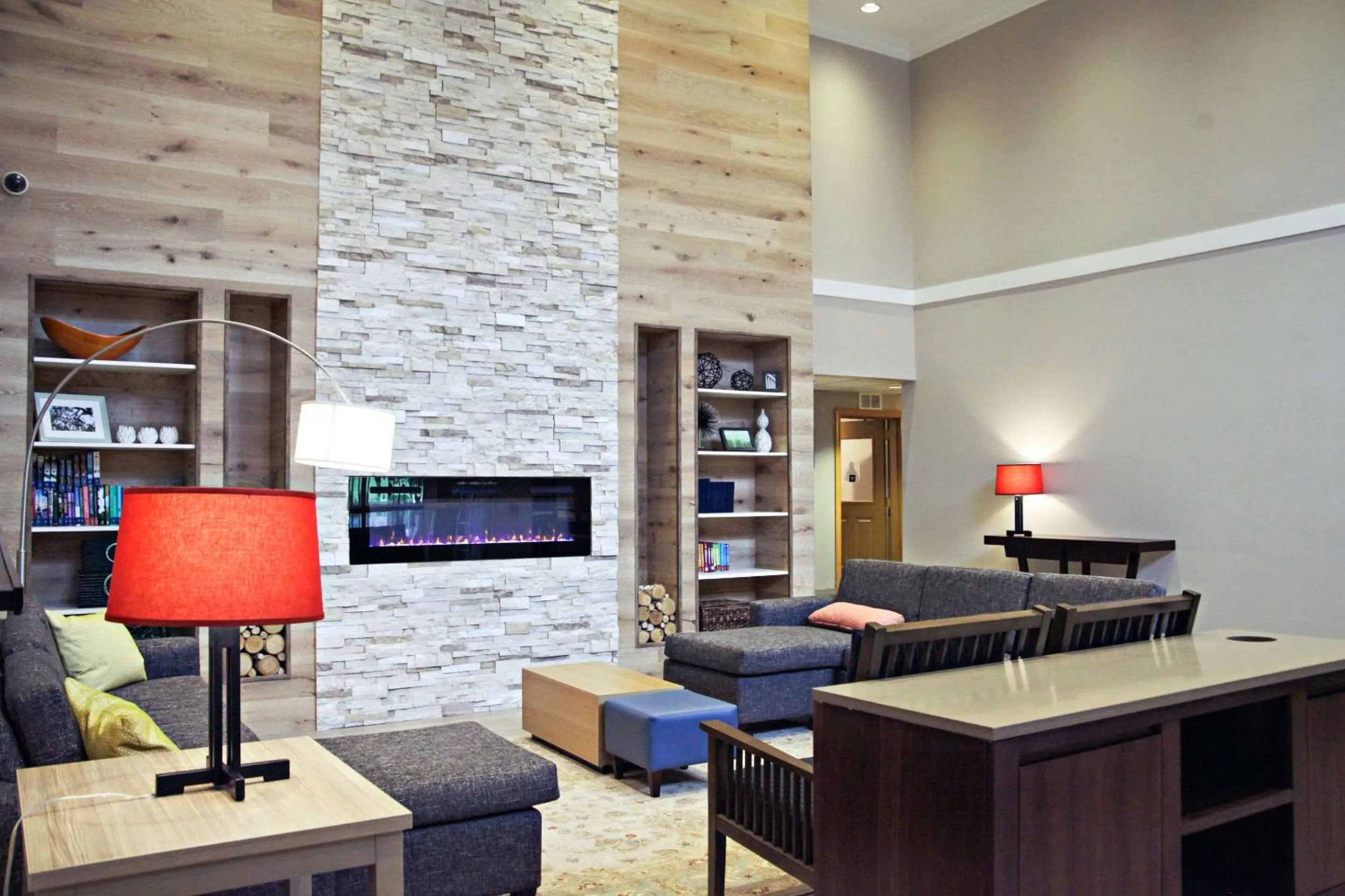 Lobby or reception in Country Inn & Suites by Radisson, Frackville (Pottsville), PA