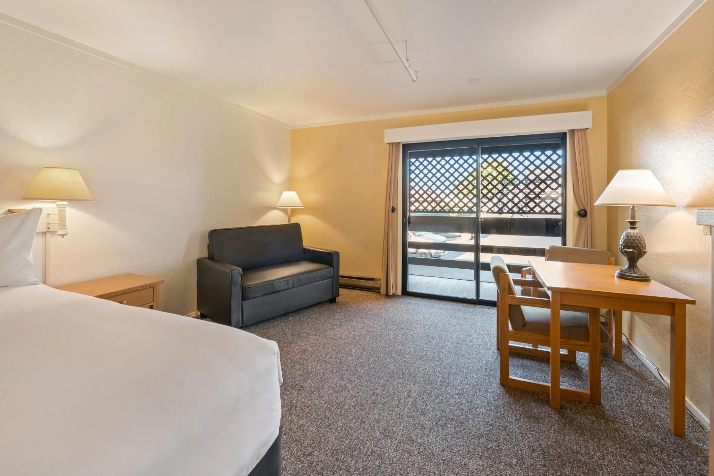 Photo of the whole room, Bed in Harbor Lite Lodge