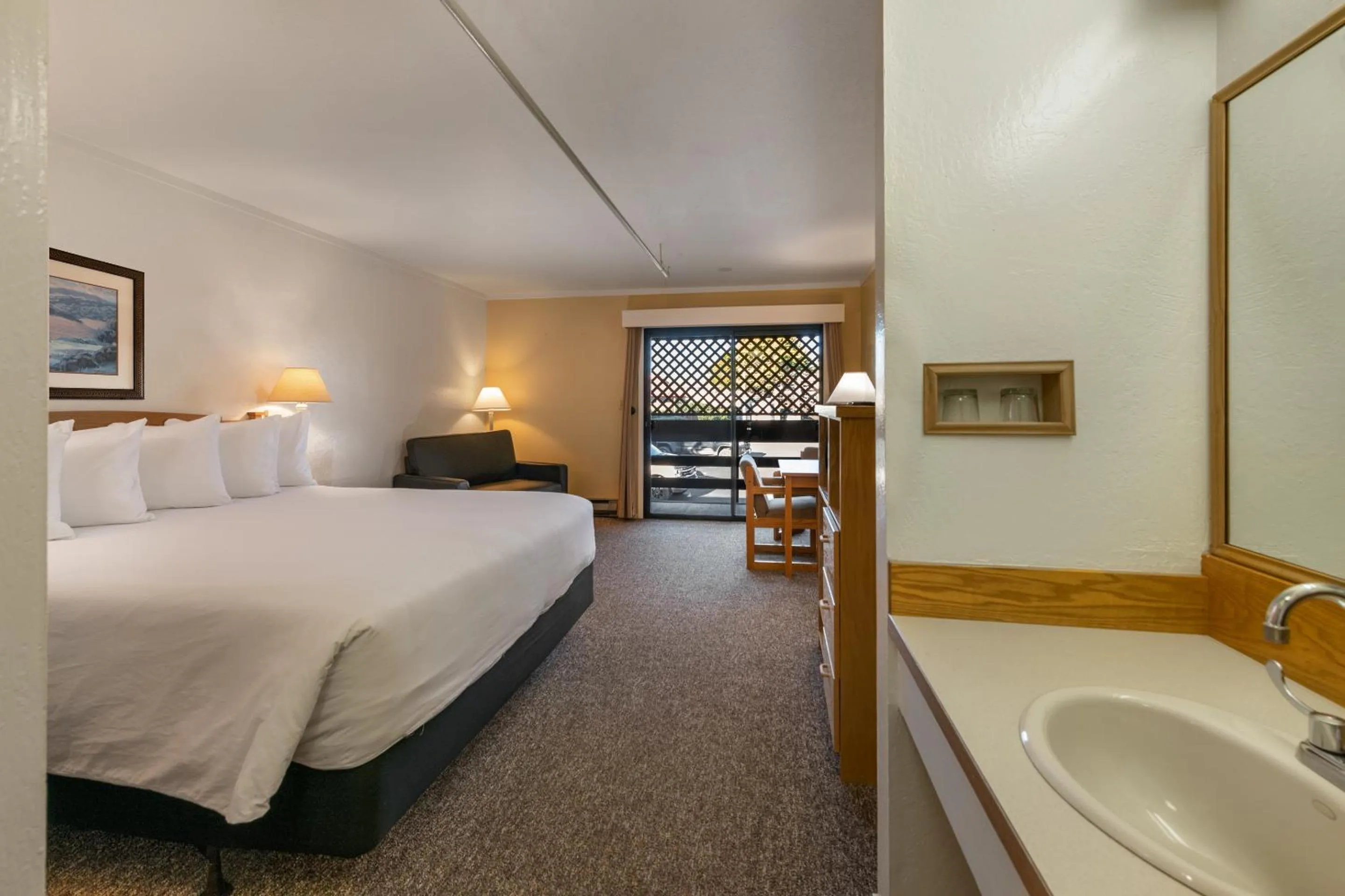 Bed in Harbor Lite Lodge