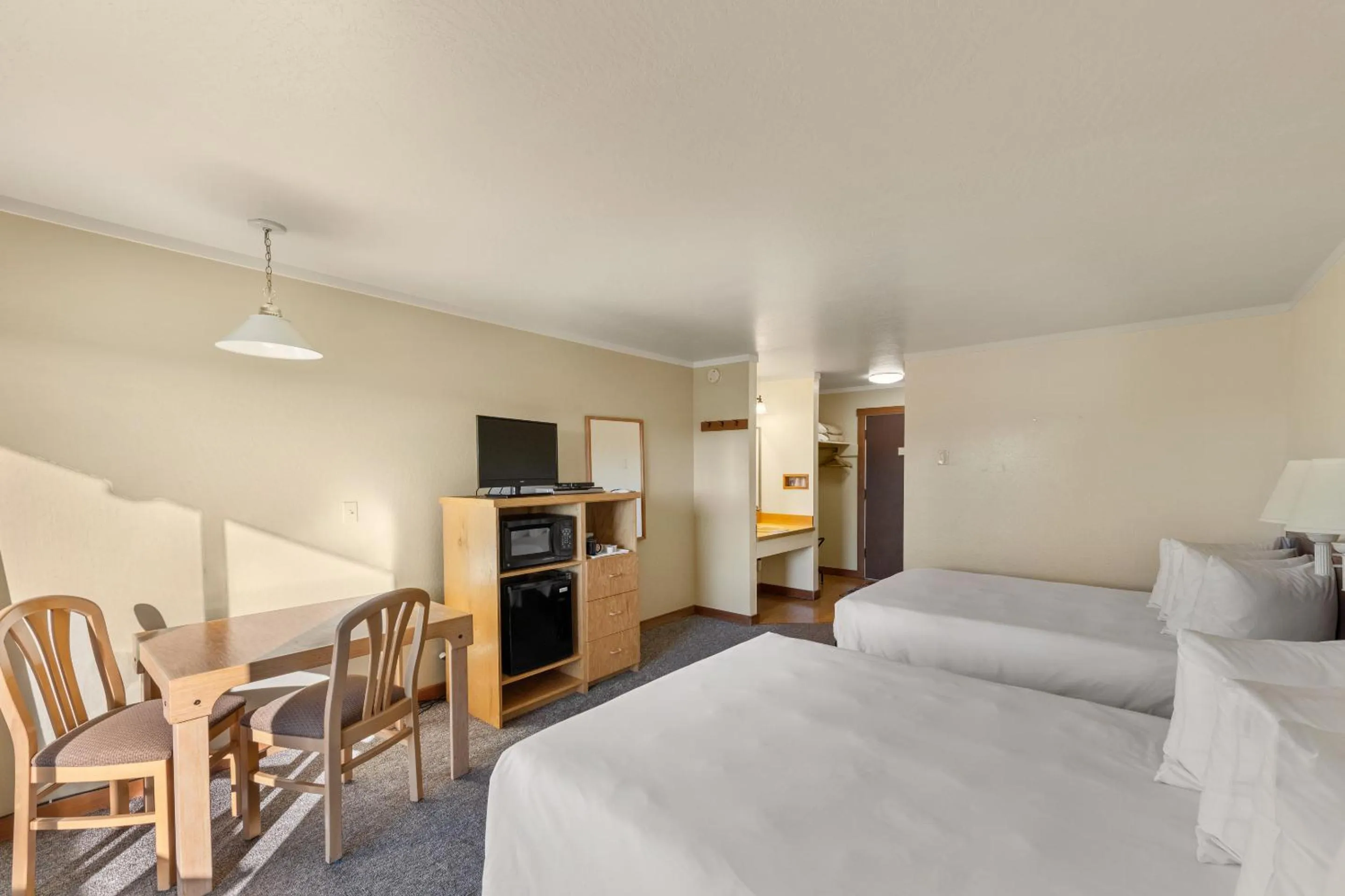 Bed in Harbor Lite Lodge