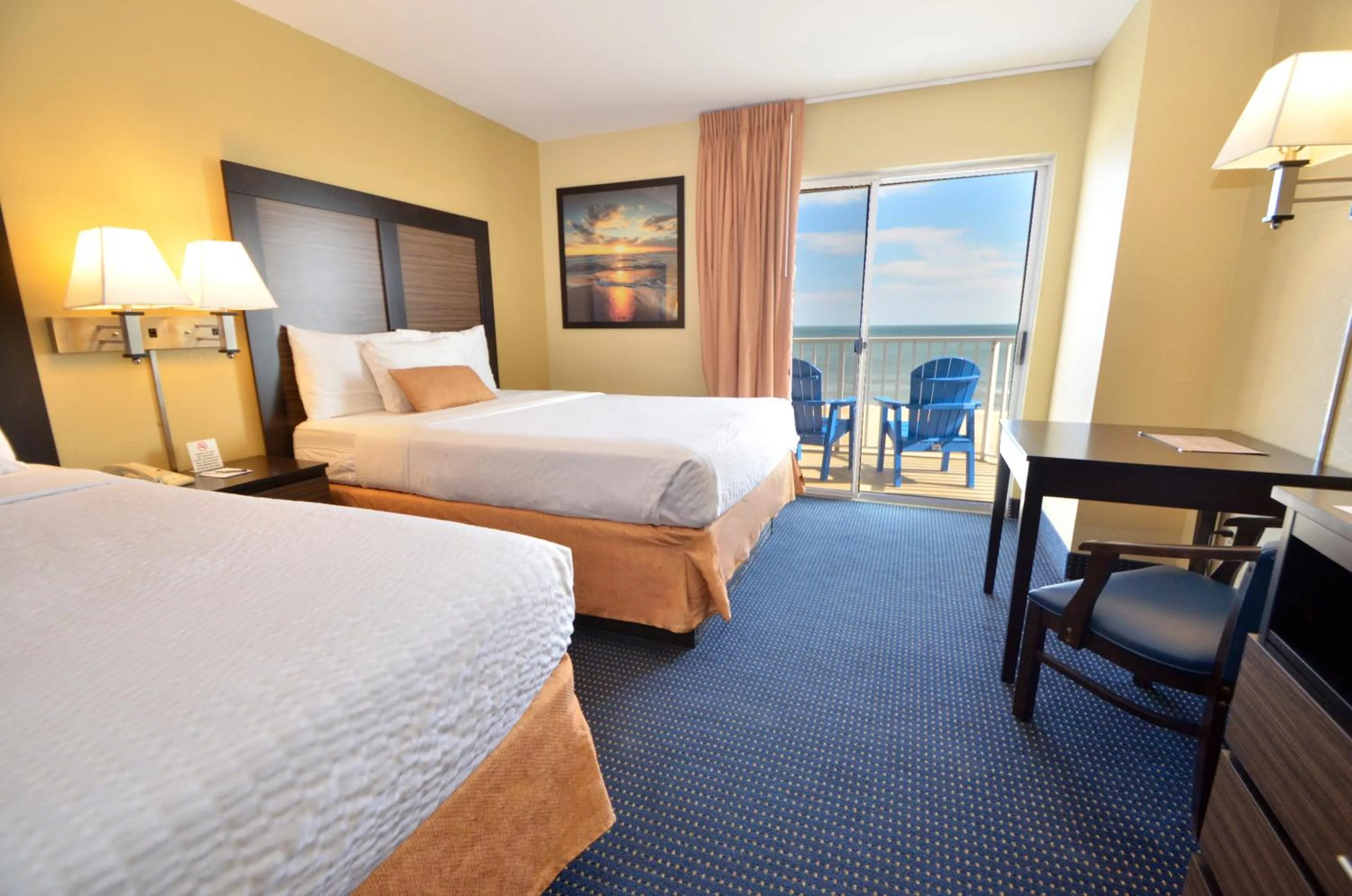 Bedroom, Bed in Crystal Beach Hotel