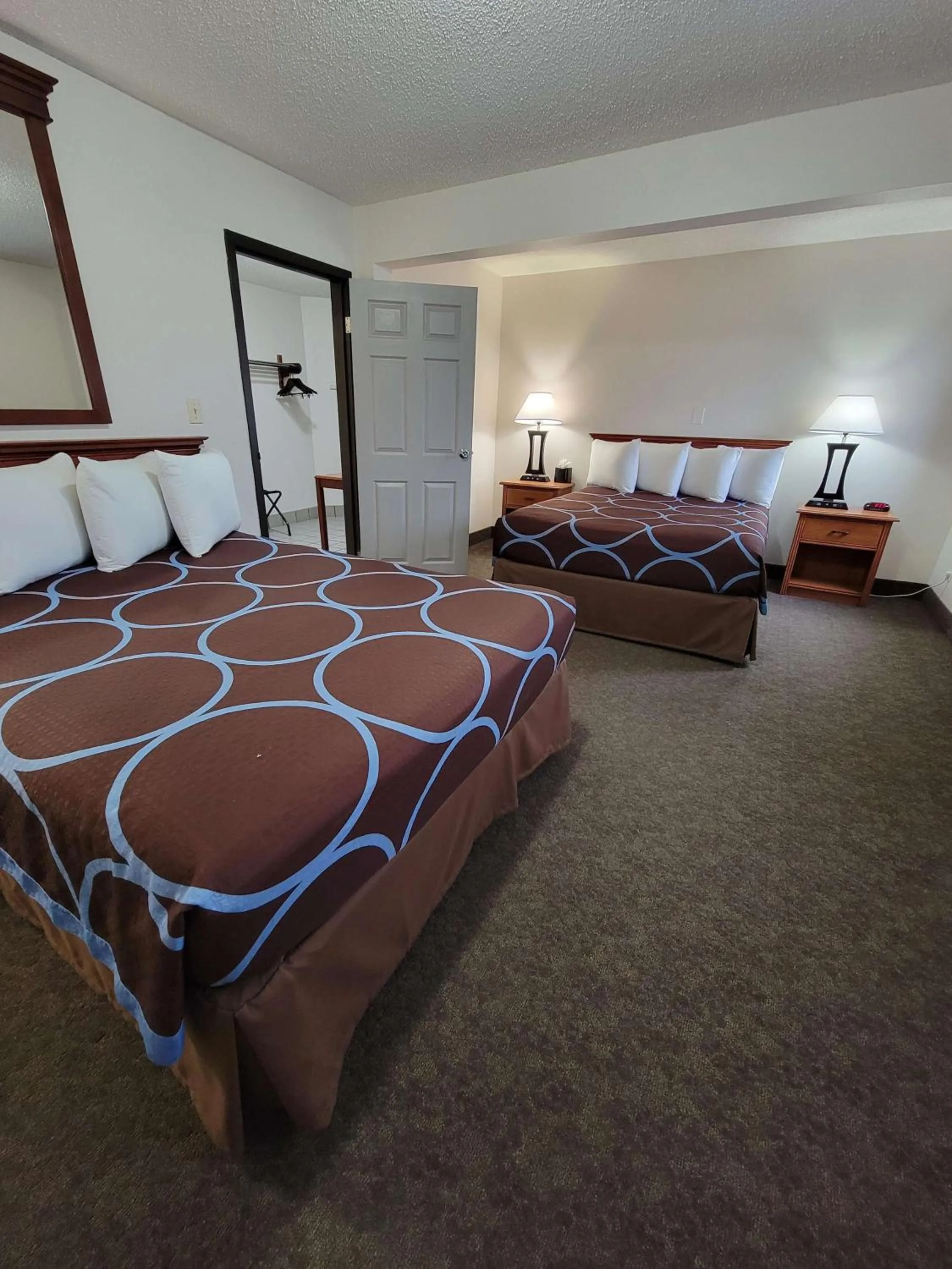 Photo of the whole room, Bed in SureStay Plus Hotel by Best Western Grand Island