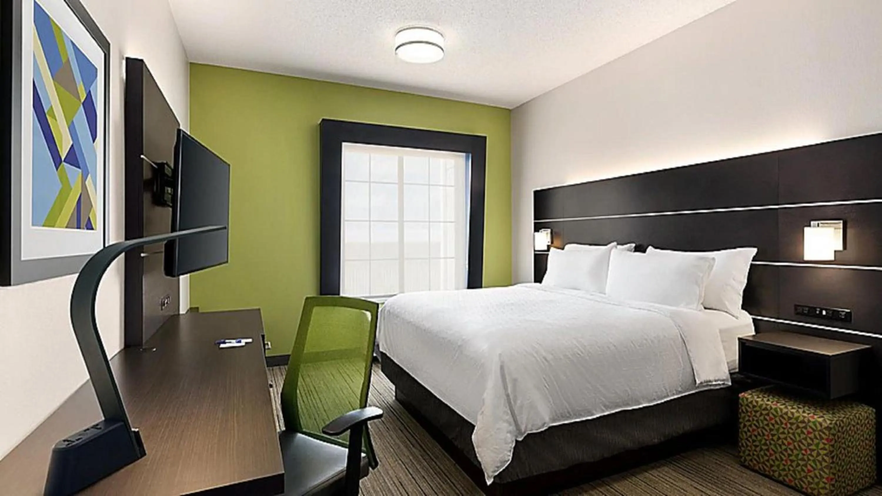 Photo of the whole room, Bed in Holiday Inn Express and Suites Pryor by IHG