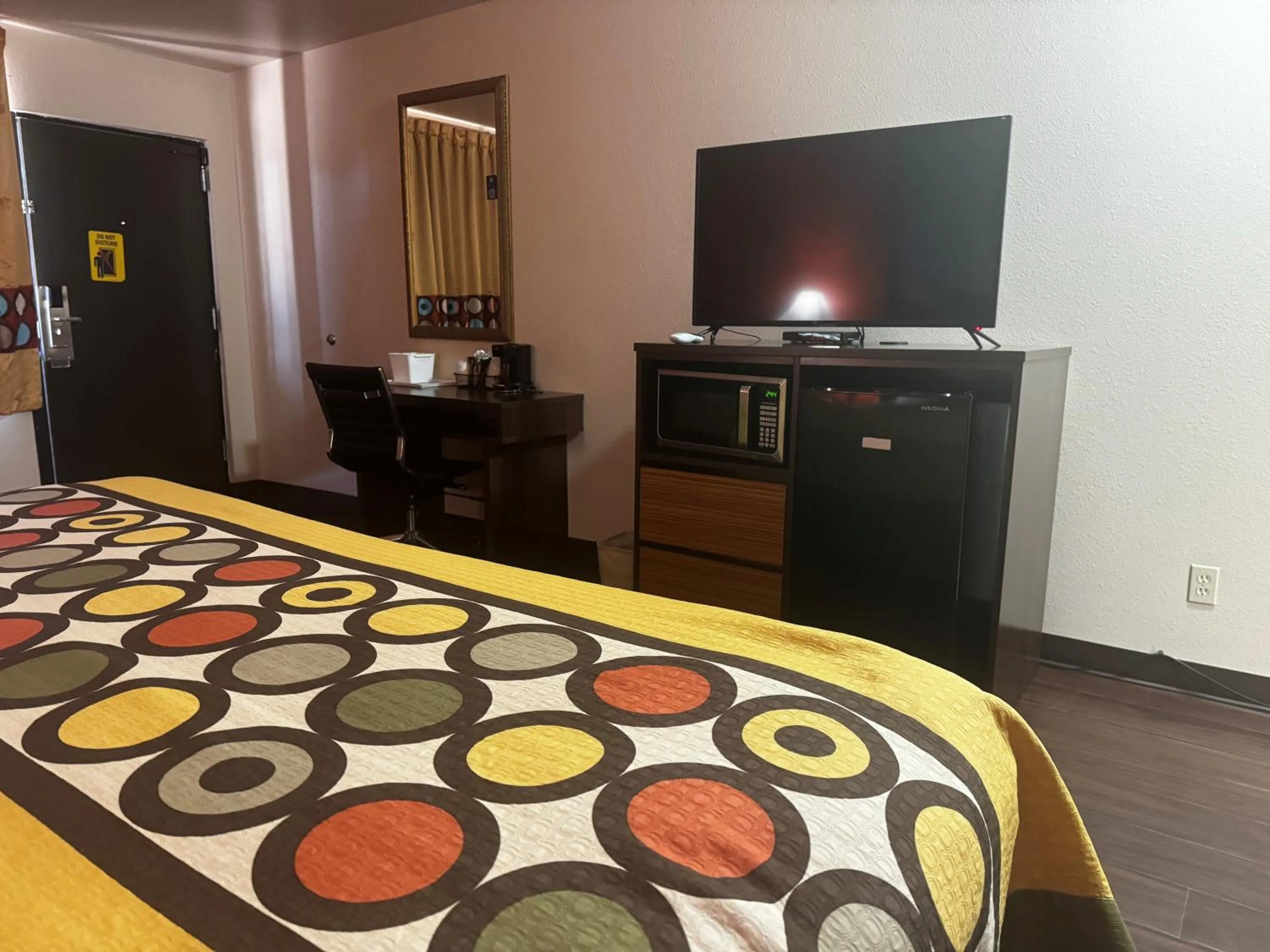 TV and multimedia, Bed in Super 8 by Wyndham Giddings