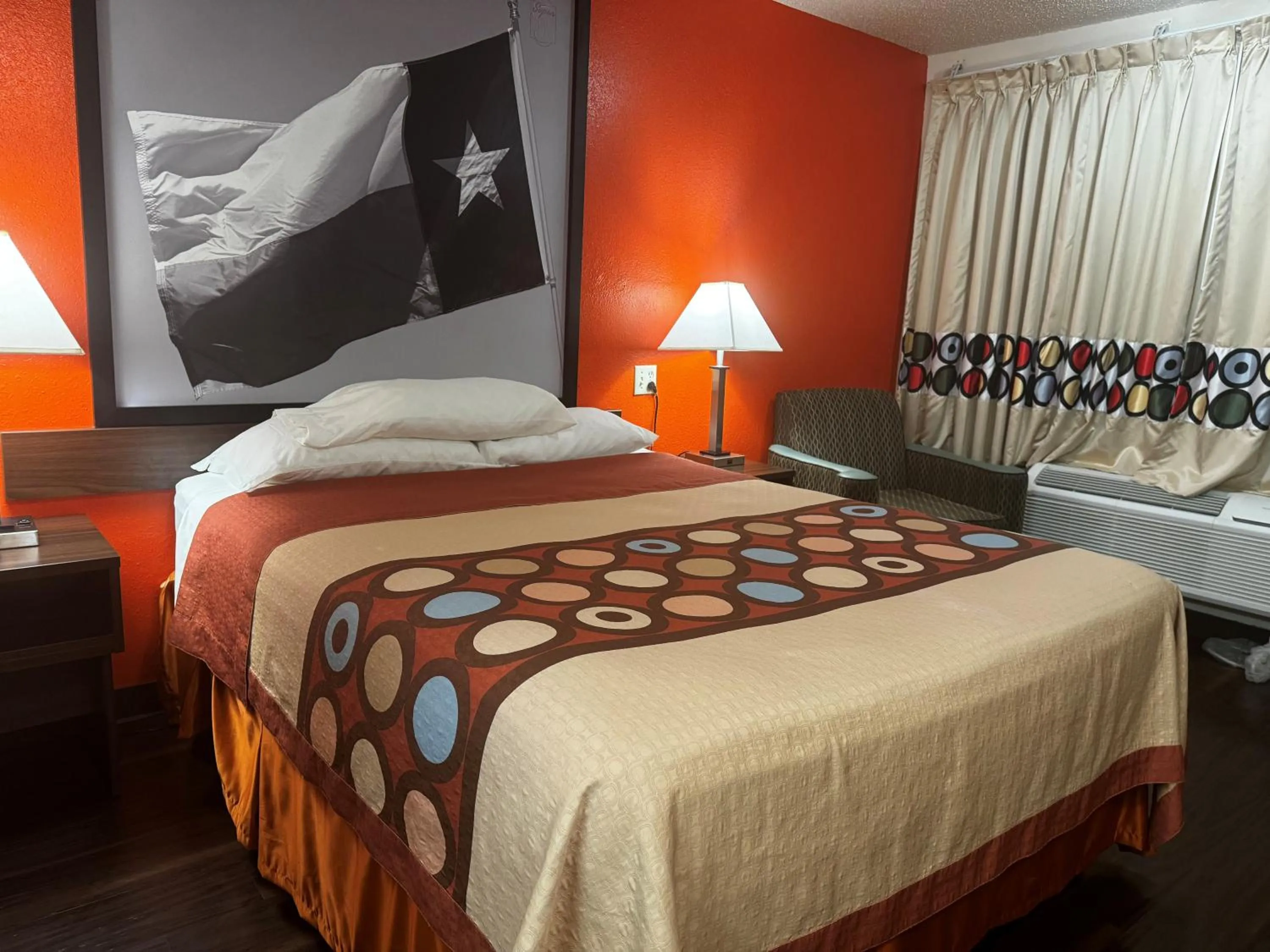 Bed in Super 8 by Wyndham Giddings