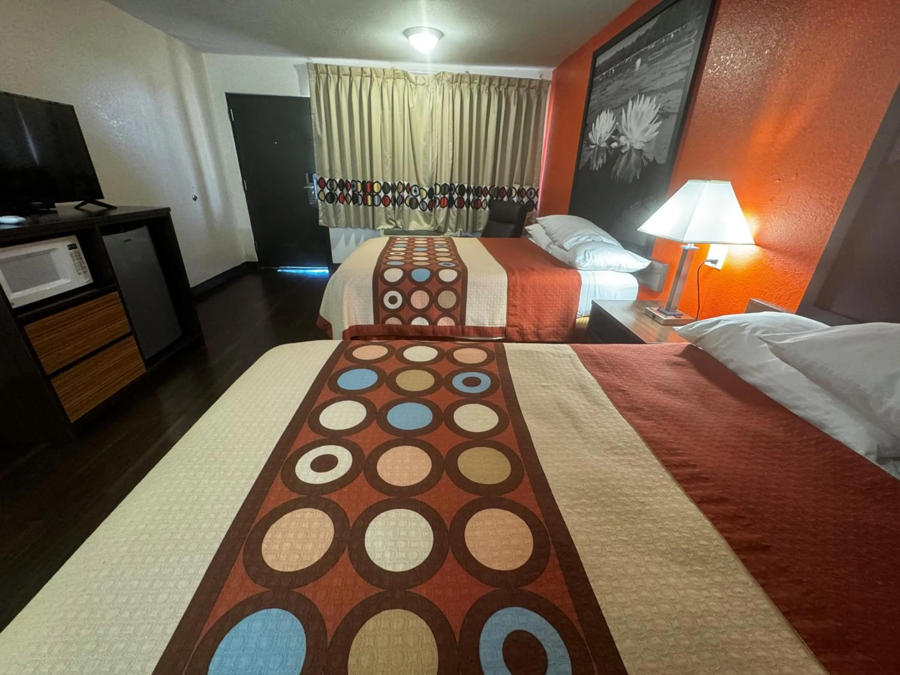 Bed in Super 8 by Wyndham Giddings