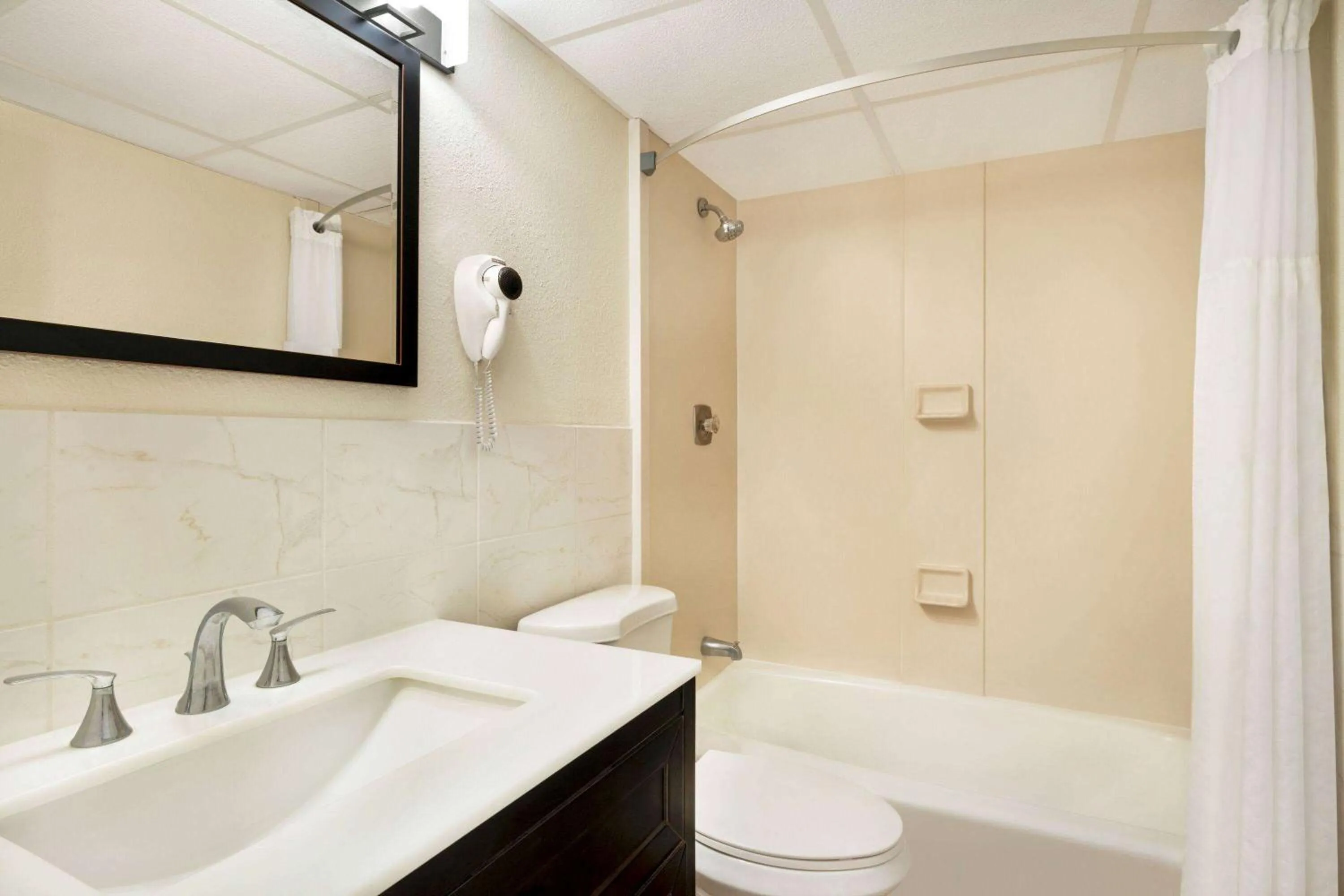 Bathroom in Days Inn & Suites by Wyndham Wildwood