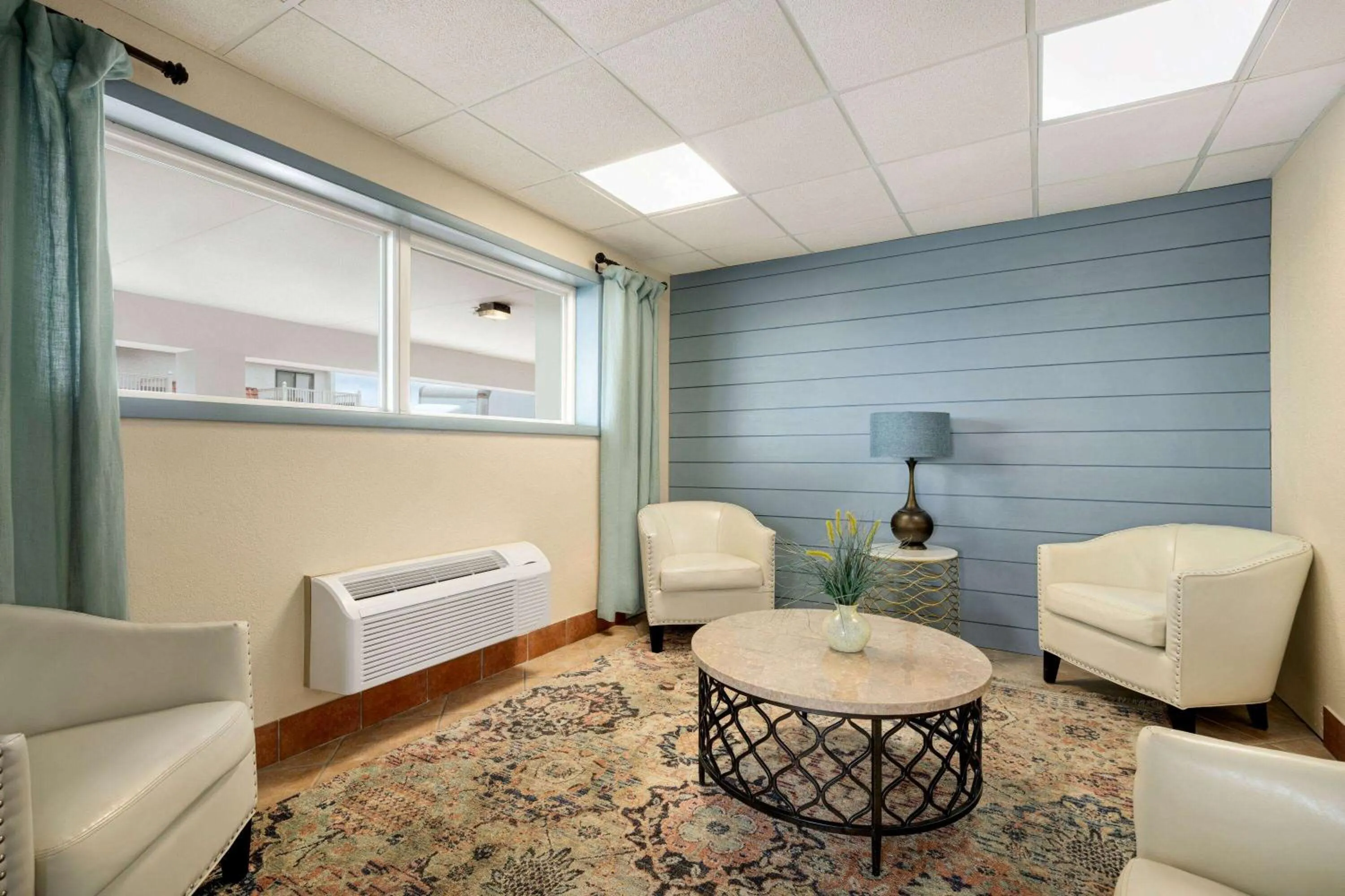 Lobby or reception, Seating Area in Days Inn & Suites by Wyndham Wildwood