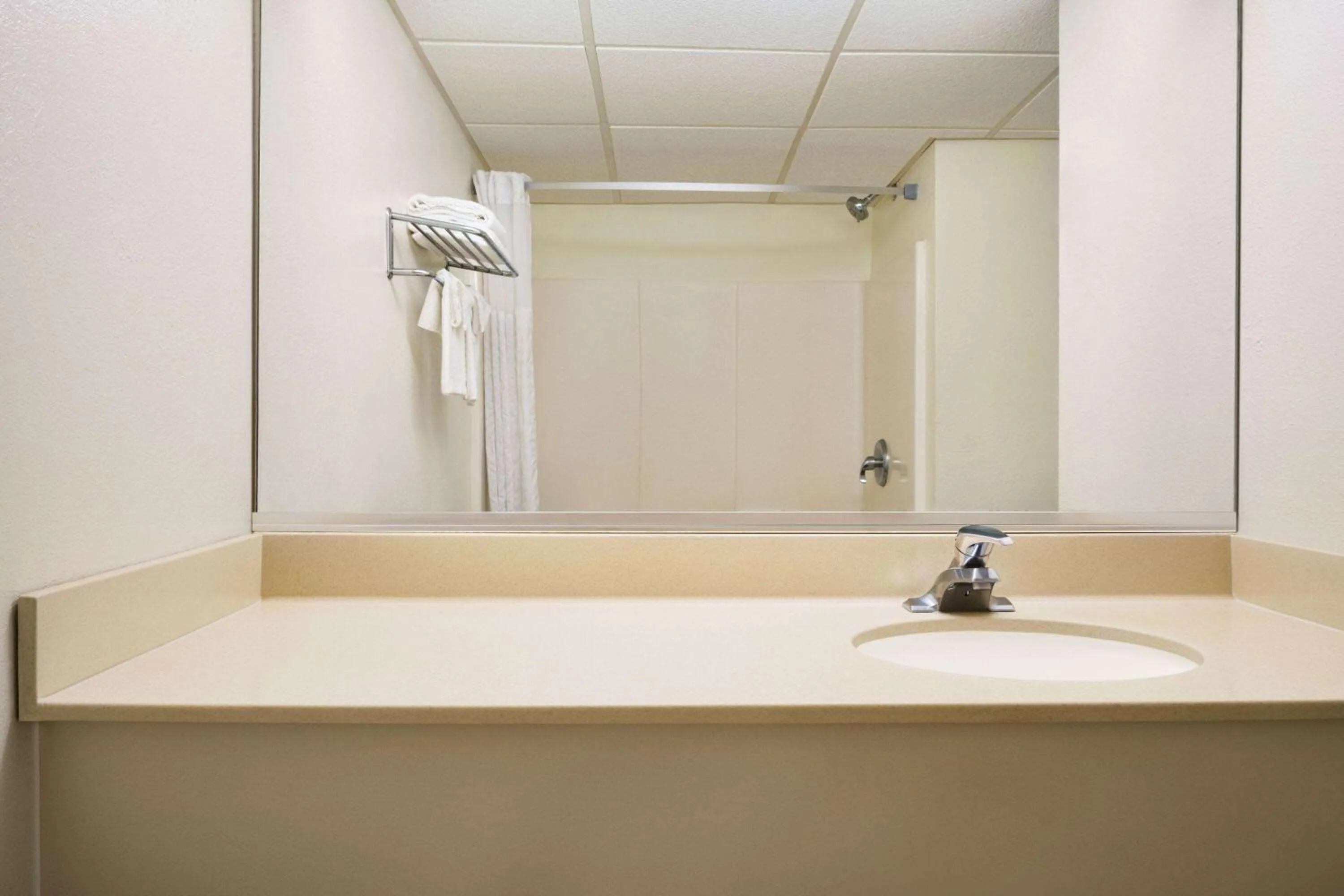 Bathroom in Days Inn & Suites by Wyndham Wildwood