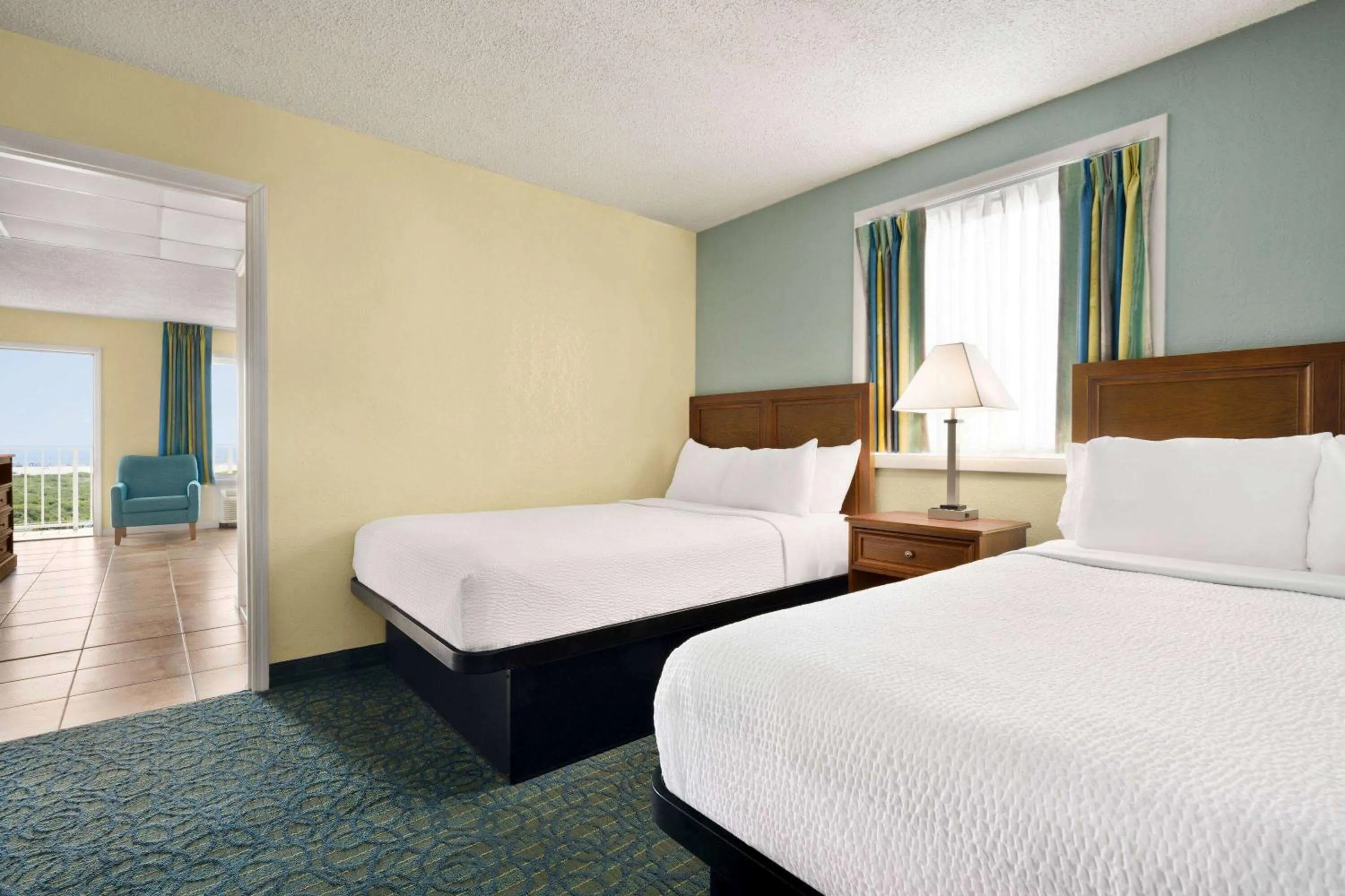 Bed in Days Inn & Suites by Wyndham Wildwood