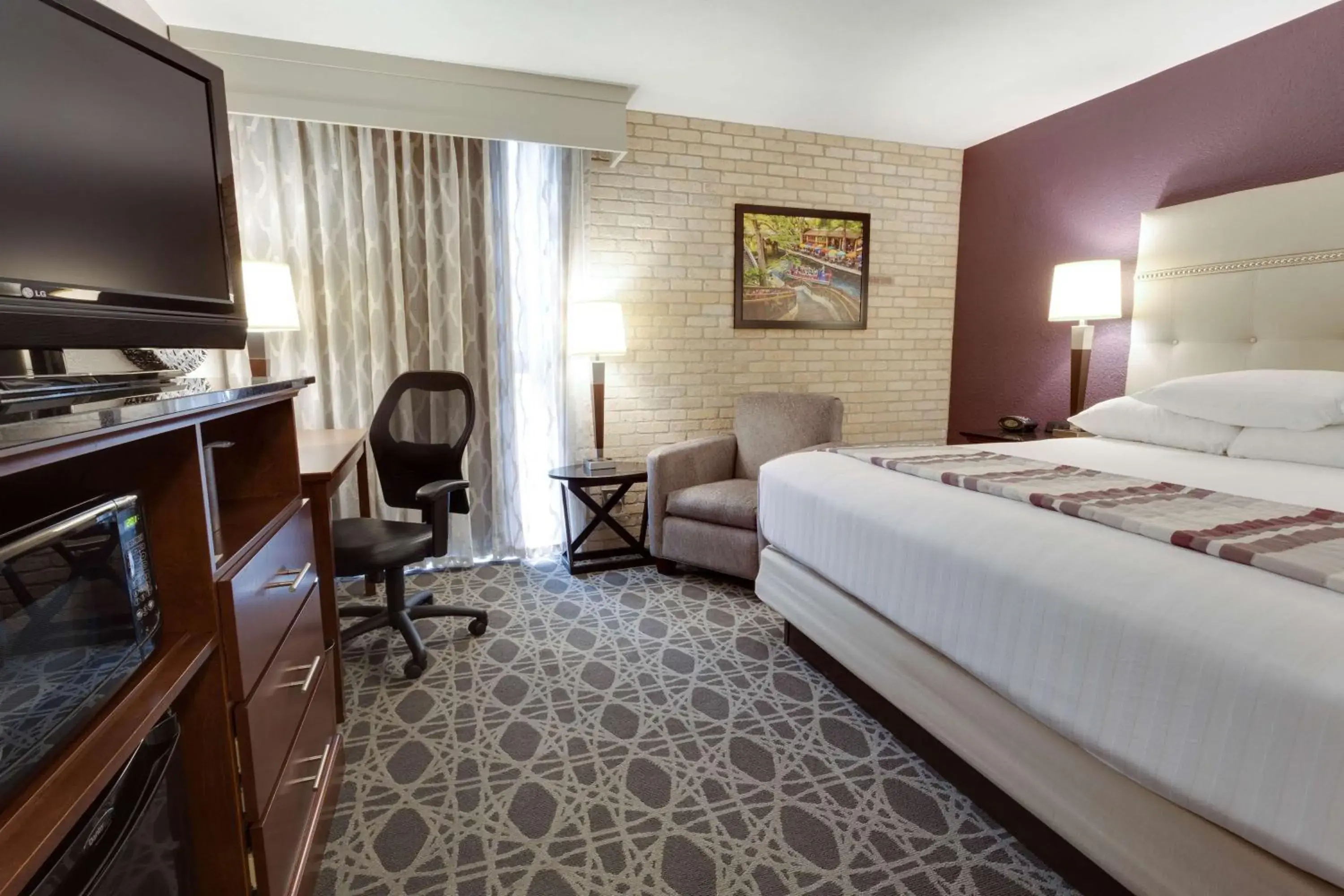 Deluxe King Room - Accessible, Roll-in Shower in Drury Inn & Suites San Antonio Northeast Deluxe King Room - Accessible, Roll-in Shower in Drury Inn & Suites San Antonio Northeast