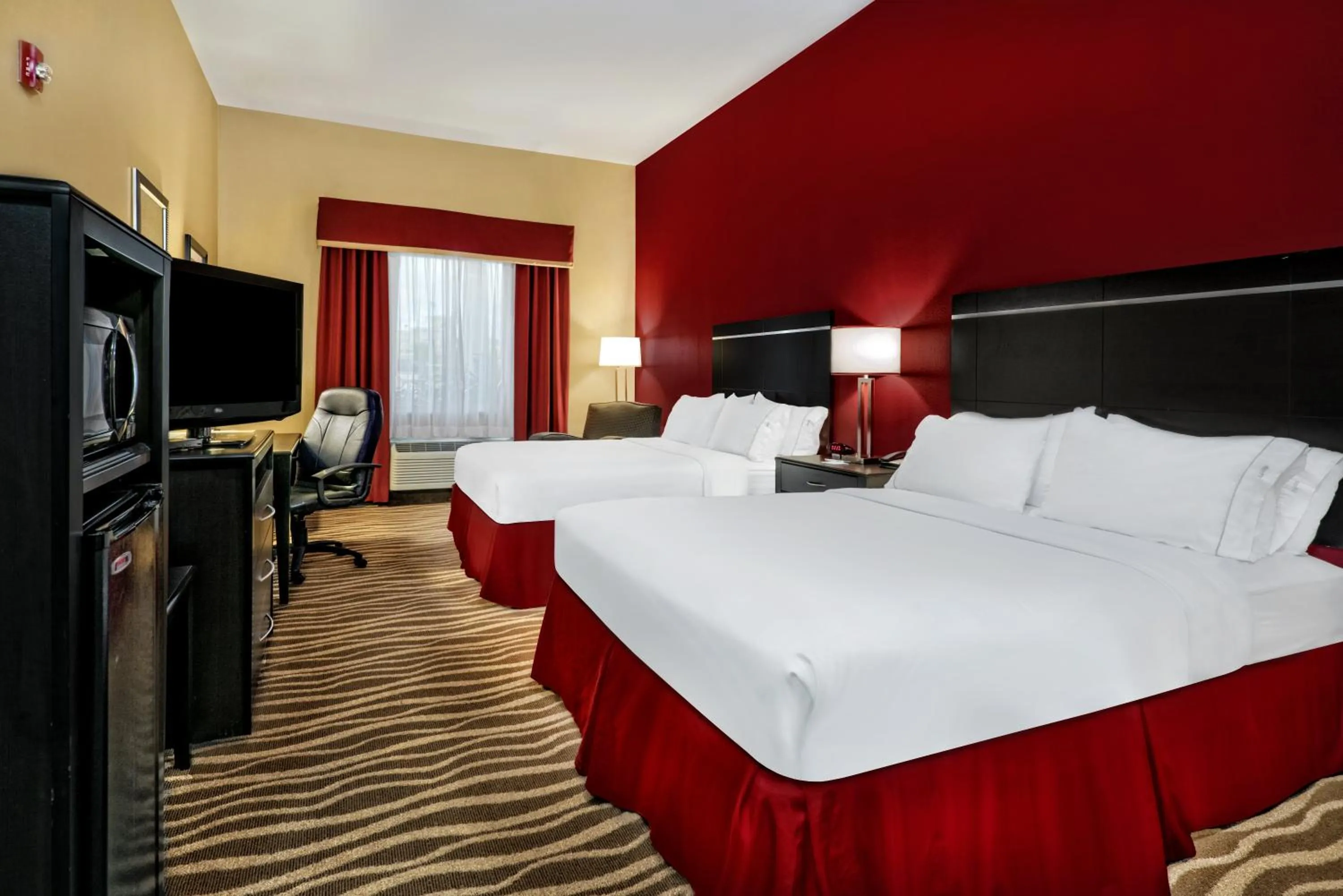 Photo of the whole room, Bed in Holiday Inn Express & Suites Cotulla by IHG