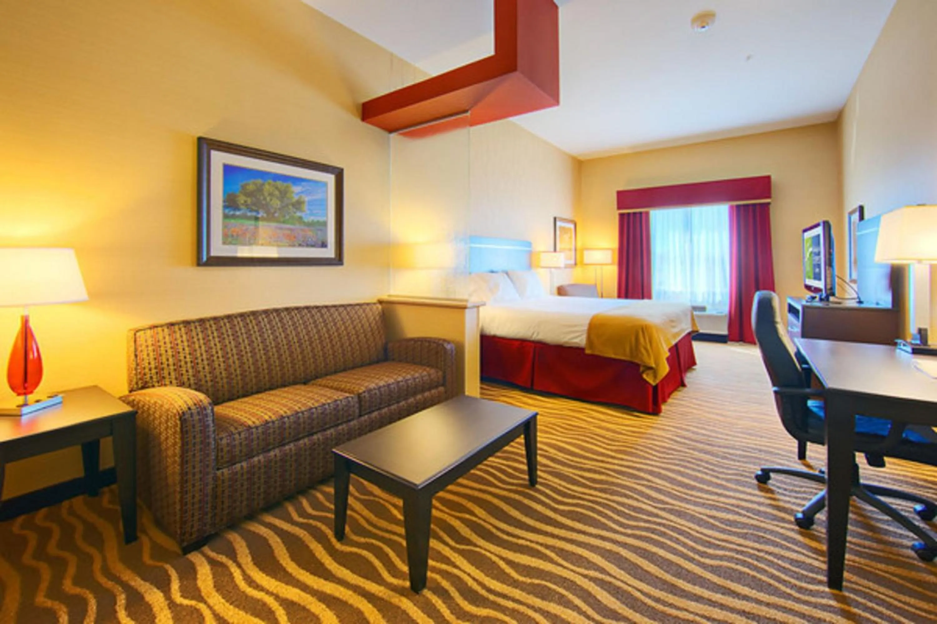 Photo of the whole room, Bed in Holiday Inn Express & Suites Cotulla by IHG