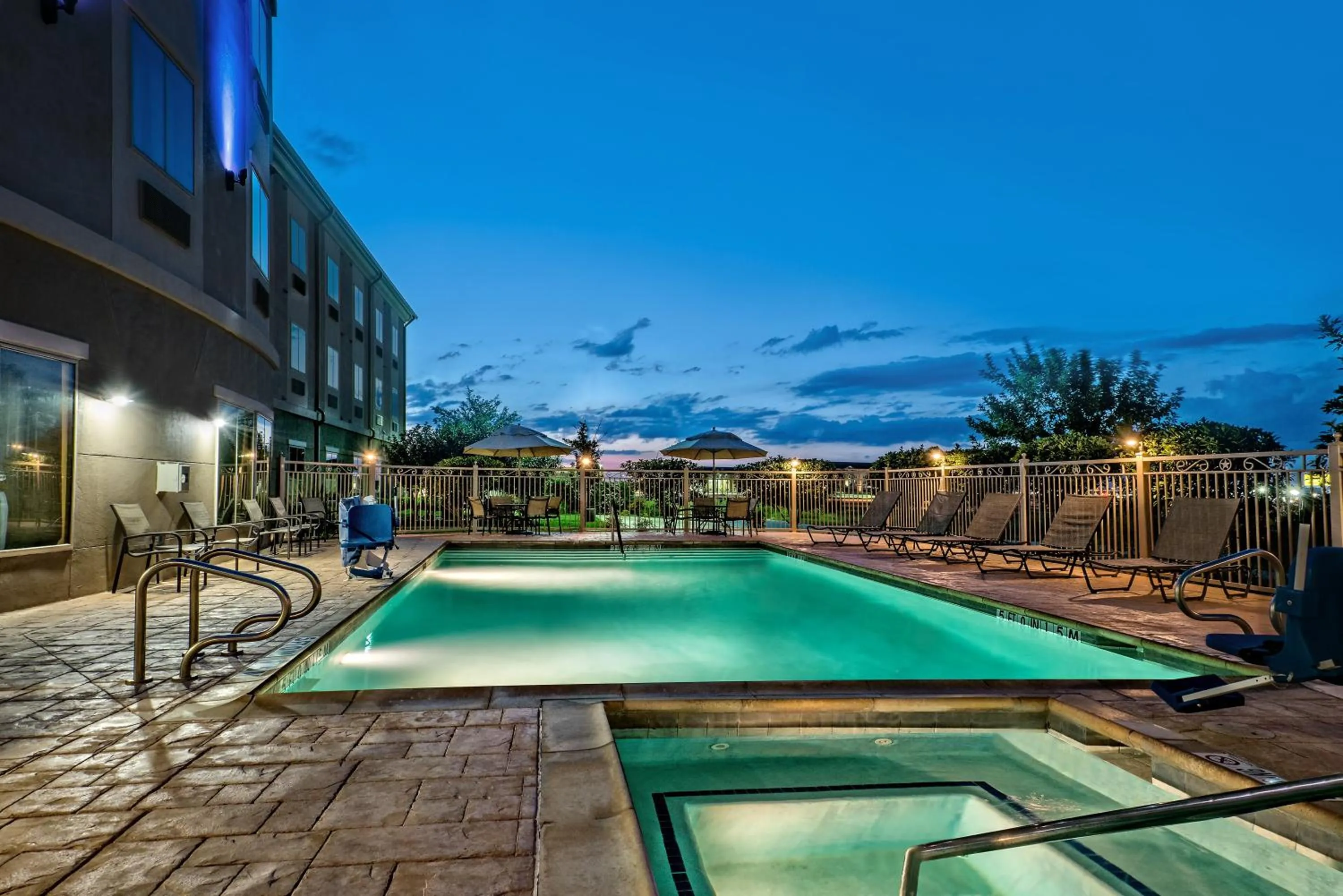 Swimming pool in Holiday Inn Express & Suites Cotulla by IHG