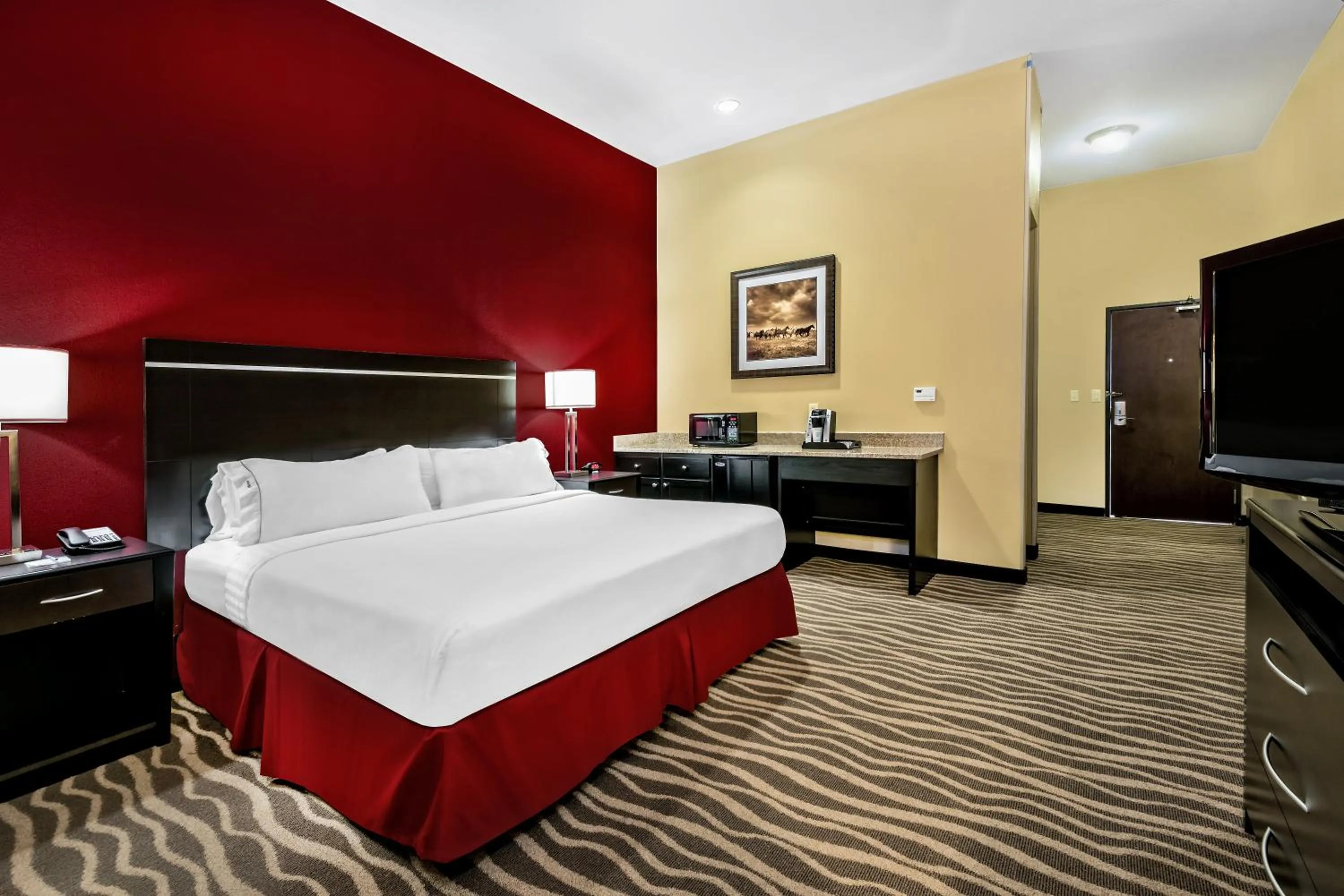 Photo of the whole room, Bed in Holiday Inn Express & Suites Cotulla by IHG