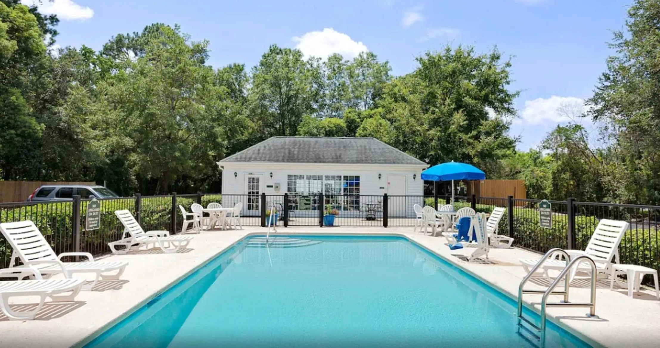 Swimming pool in Baymont by Wyndham Jacksonville/Butler Blvd