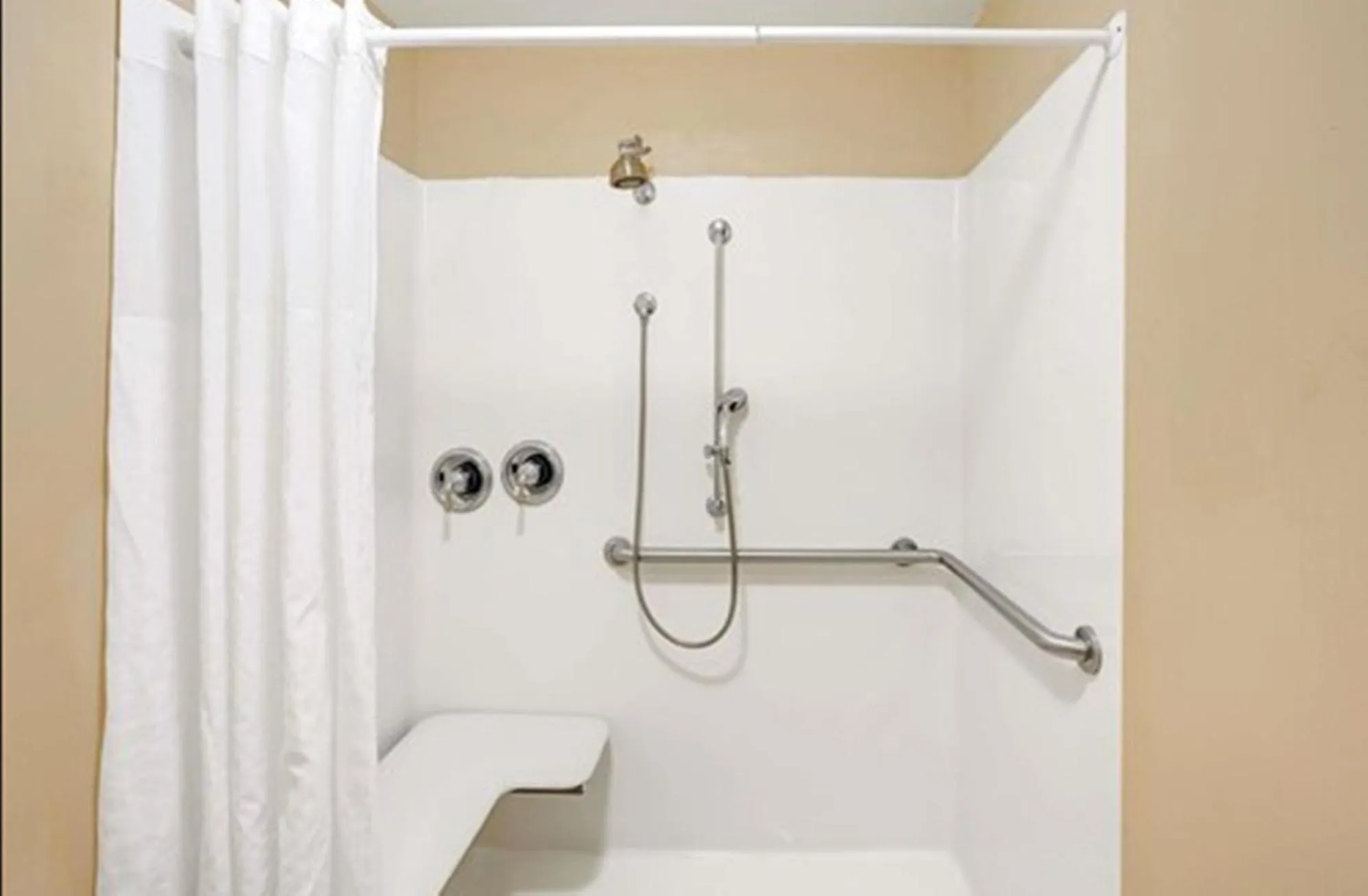 Bathroom in Baymont by Wyndham Jacksonville/Butler Blvd