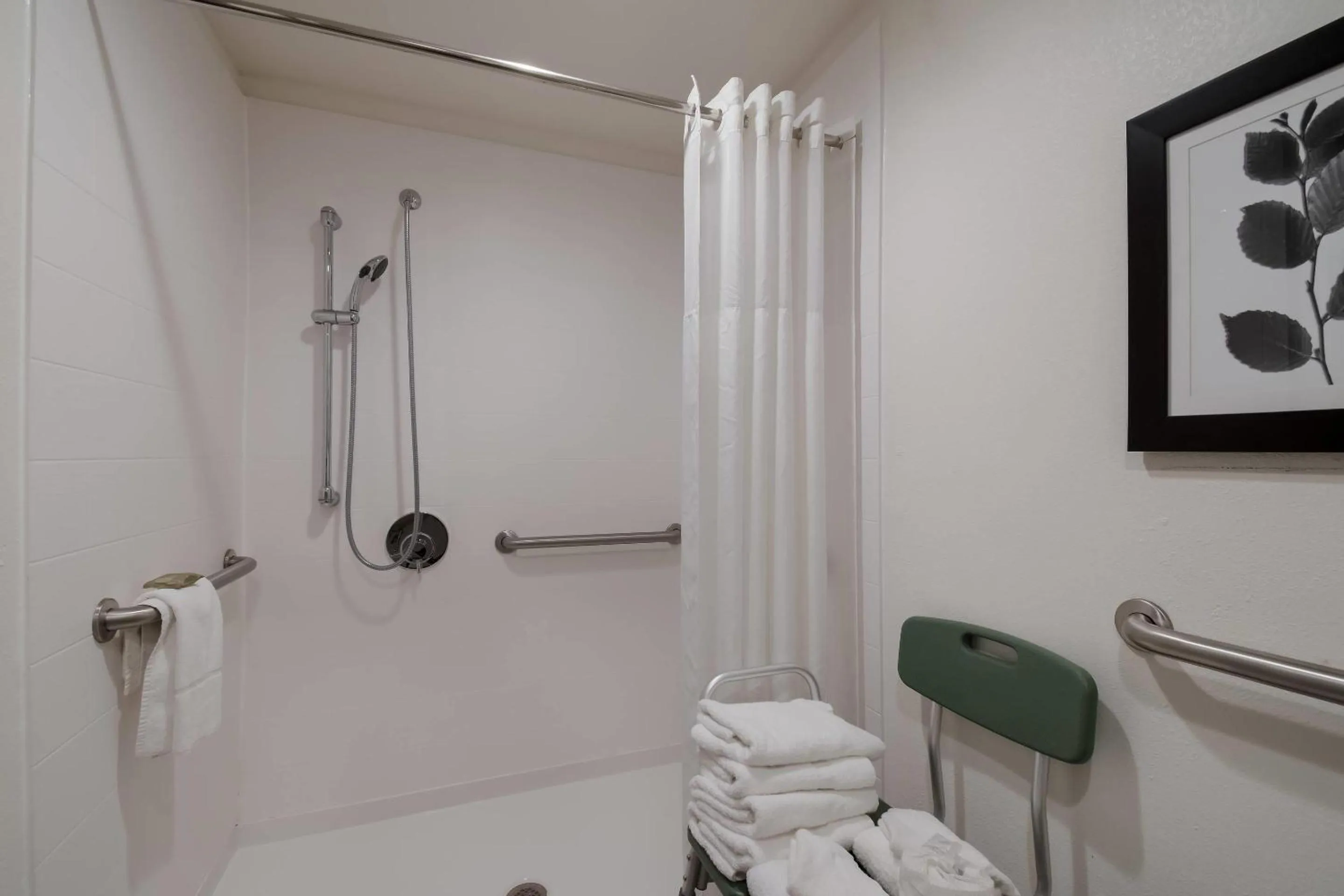 Bedroom in Country Inn & Suites by Radisson, Harrisburg Northeast - Hershey