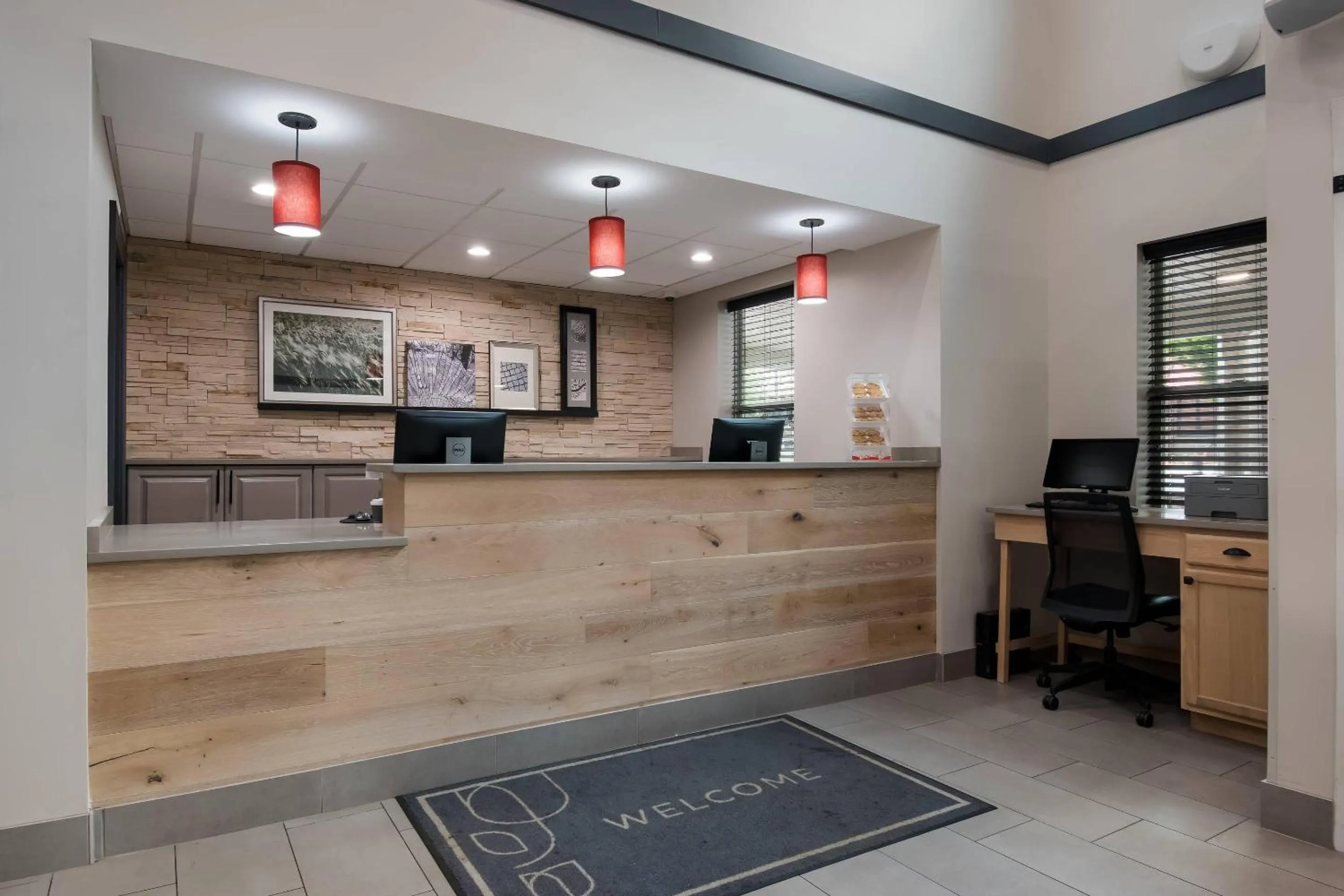 Lobby or reception in Country Inn & Suites by Radisson, Harrisburg Northeast - Hershey