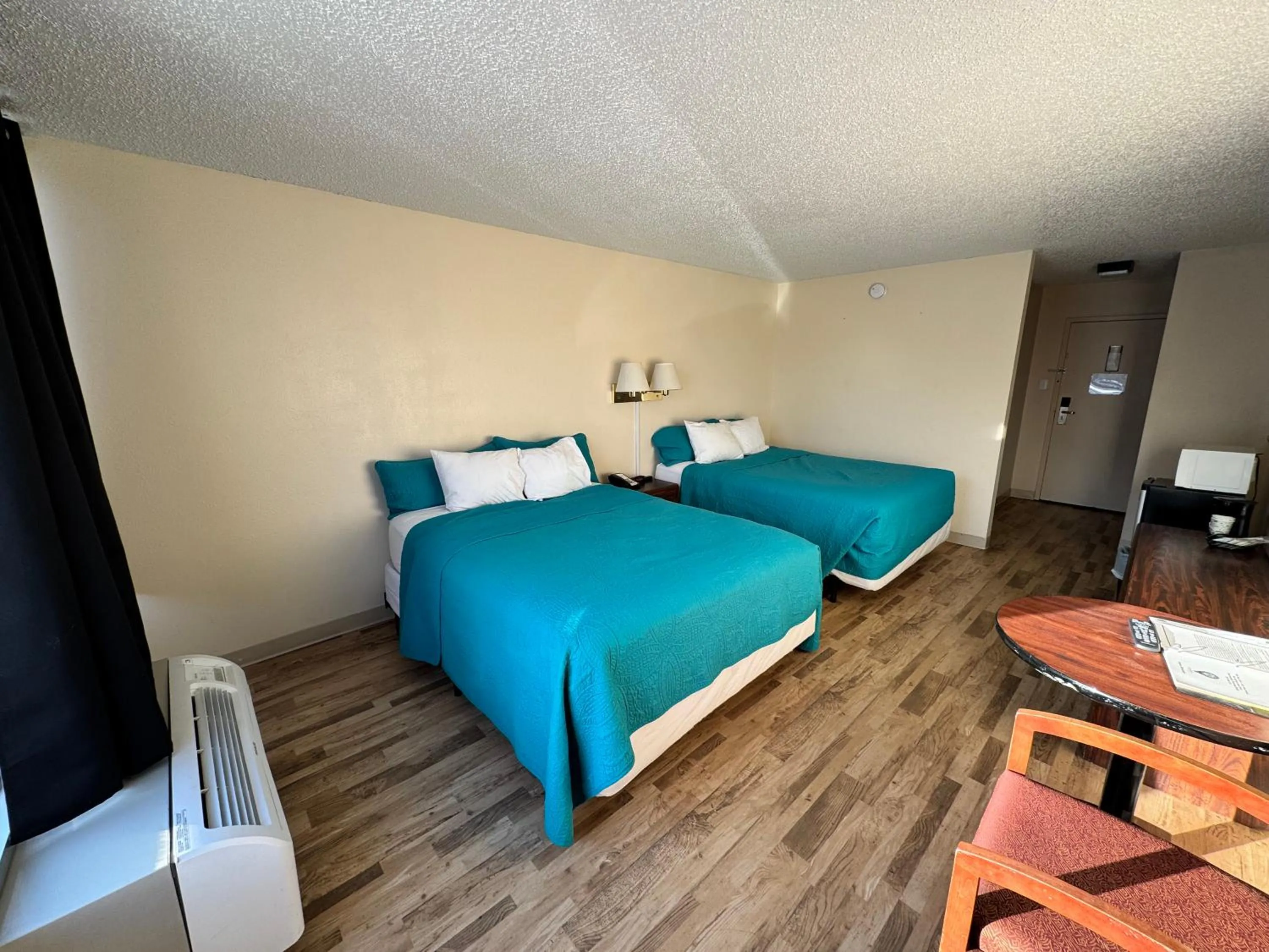 Standard Queen Room with Two Queen Beds in Hot Springs Hotel & Spa