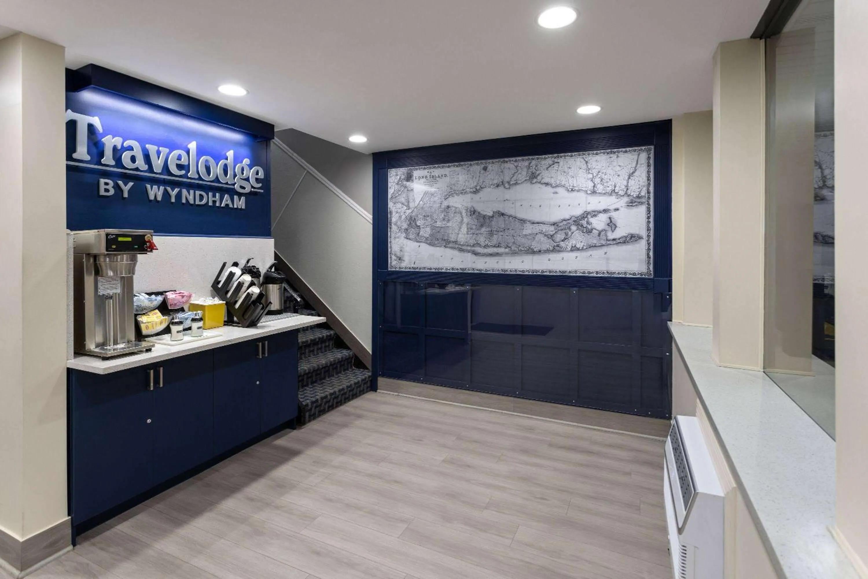 Lobby or reception in Travelodge by Wyndham Manhasset