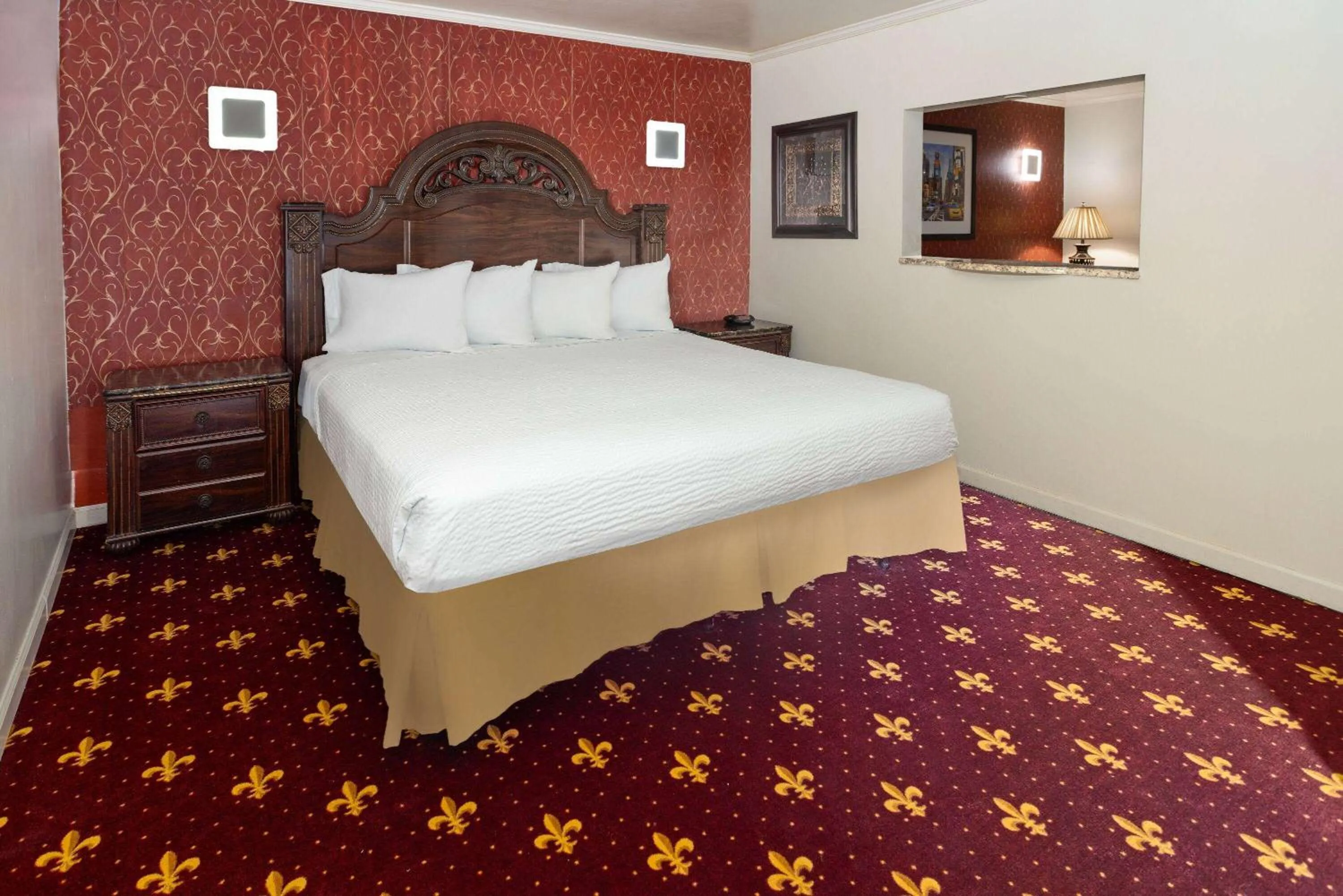 Bath, Bed in Travelodge by Wyndham Manhasset