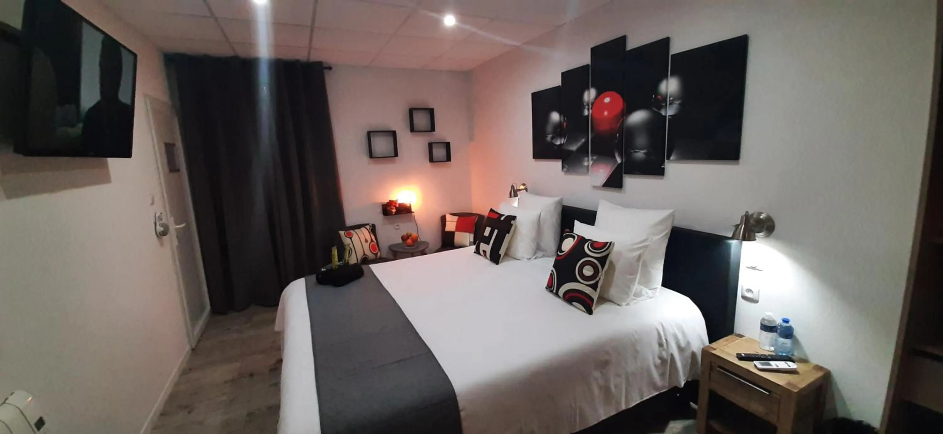 Bedroom in La Garenne