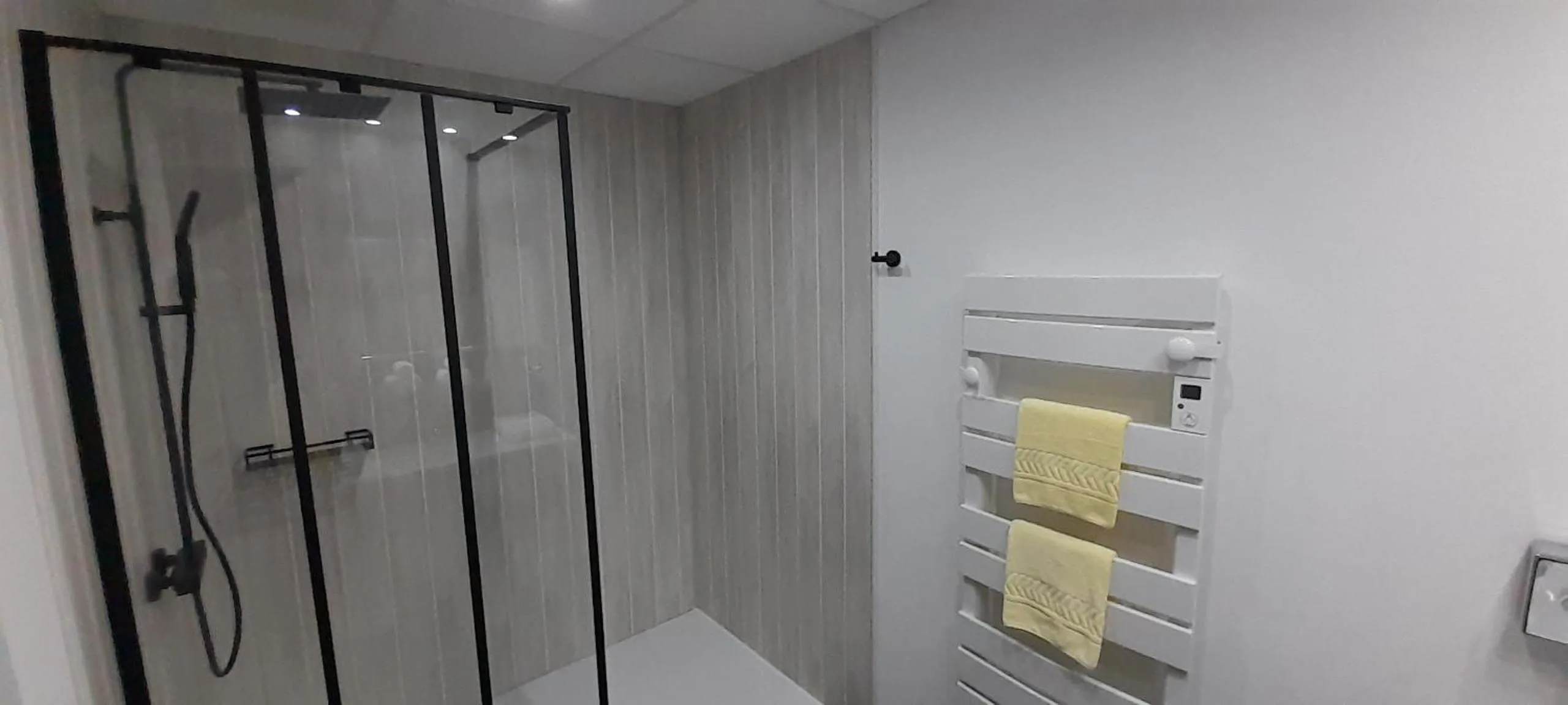 Bathroom in La Garenne