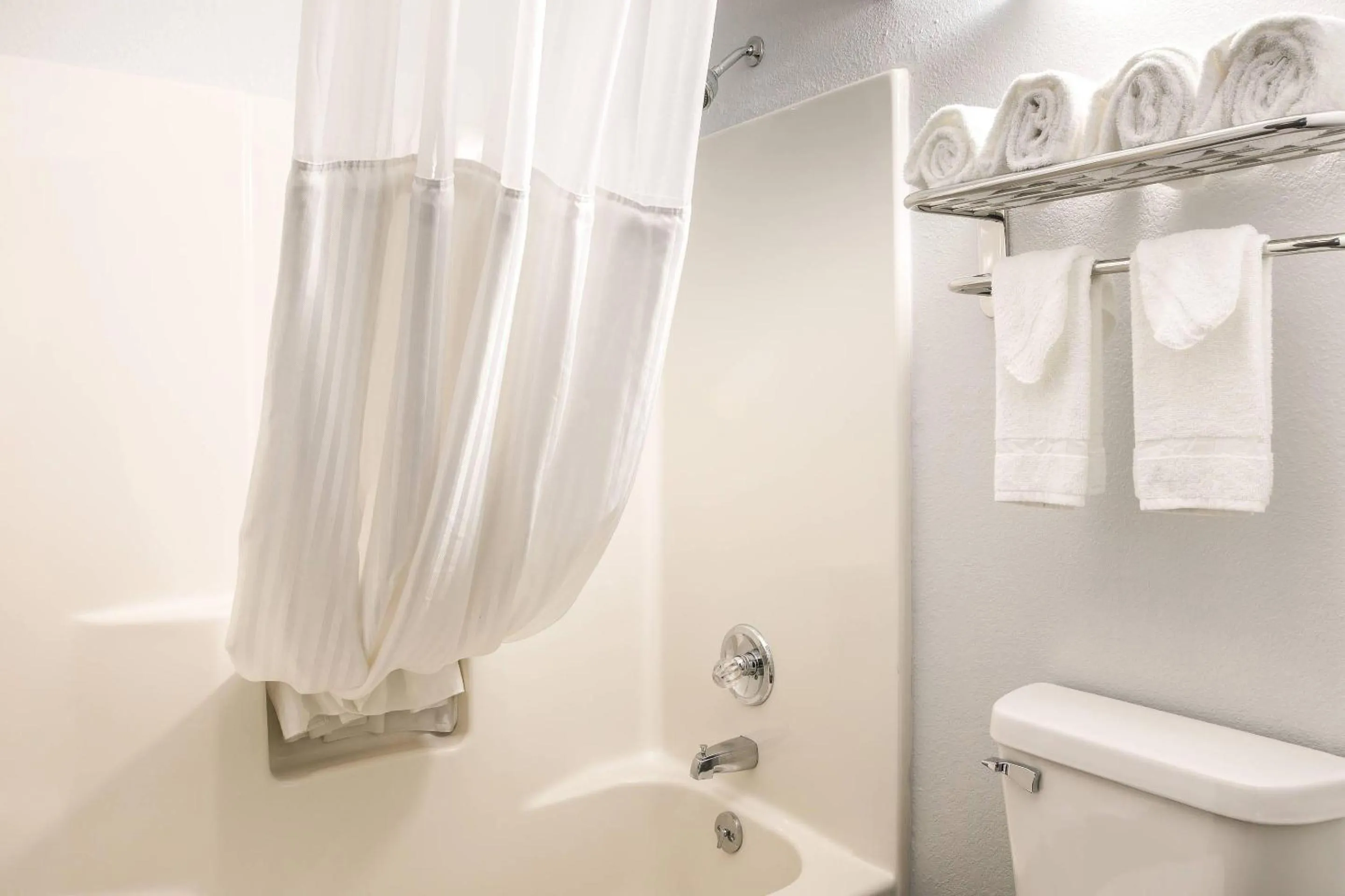 Bedroom in Quality Inn Marquette