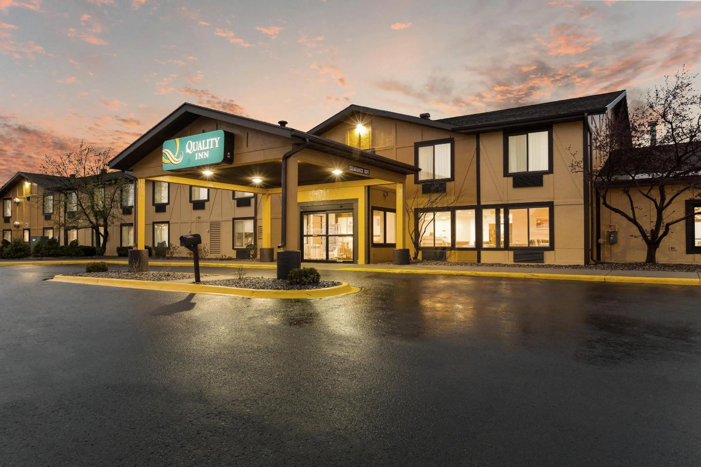 Property building in Quality Inn Marquette