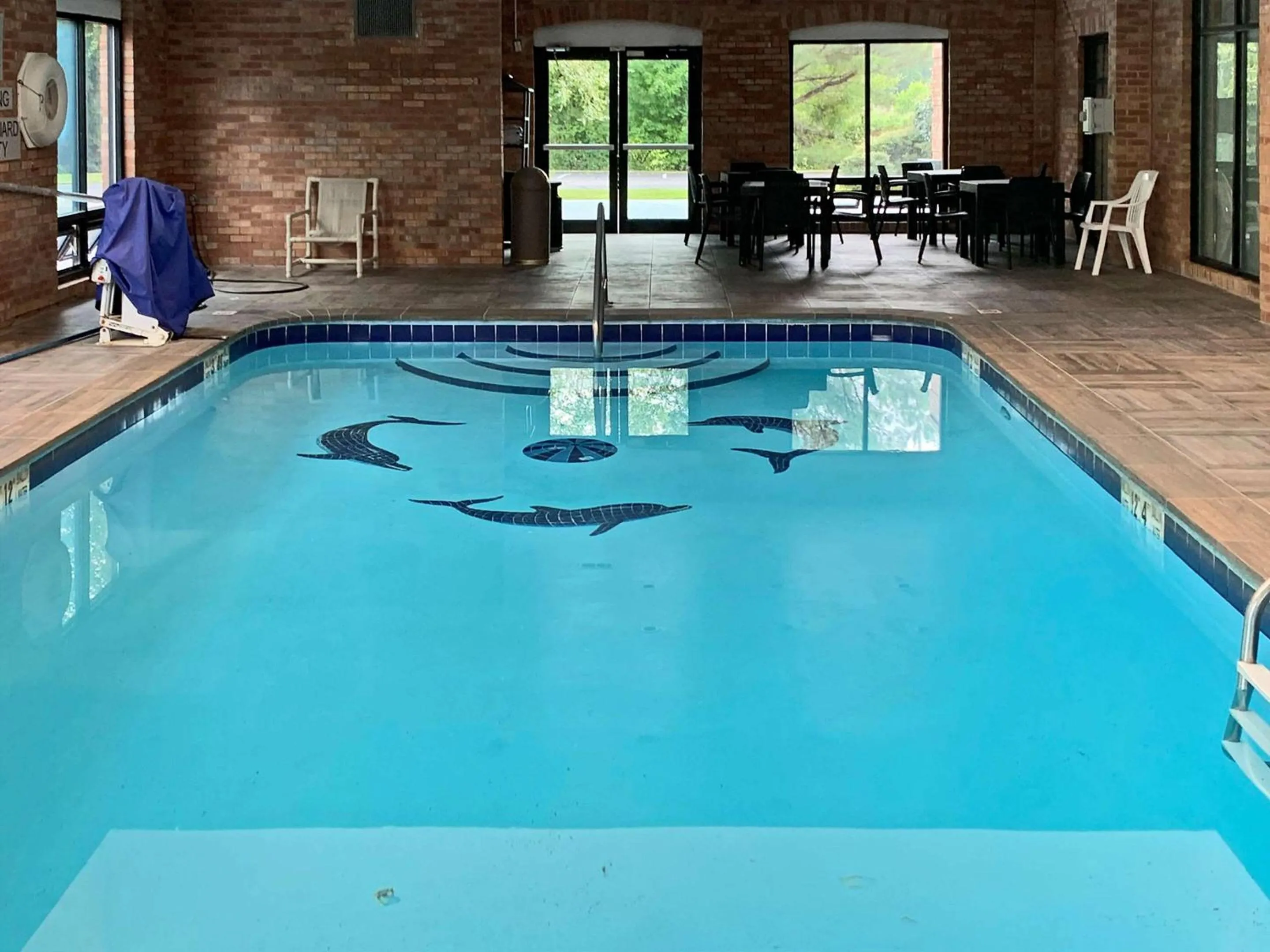 Swimming pool in Comfort Inn & Suites Columbus North