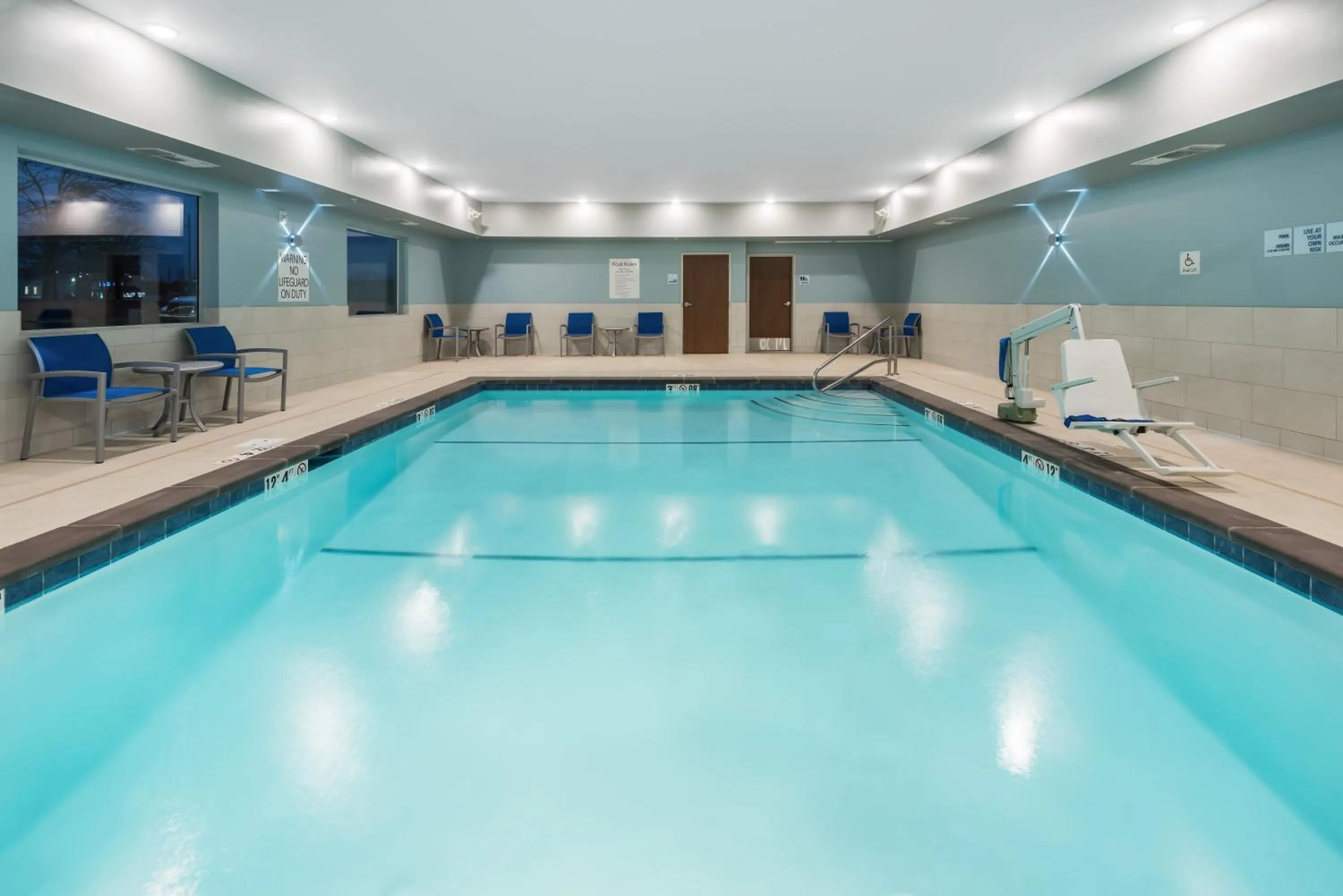 Swimming pool in Holiday Inn Express & Suites West Plains Southwest by IHG