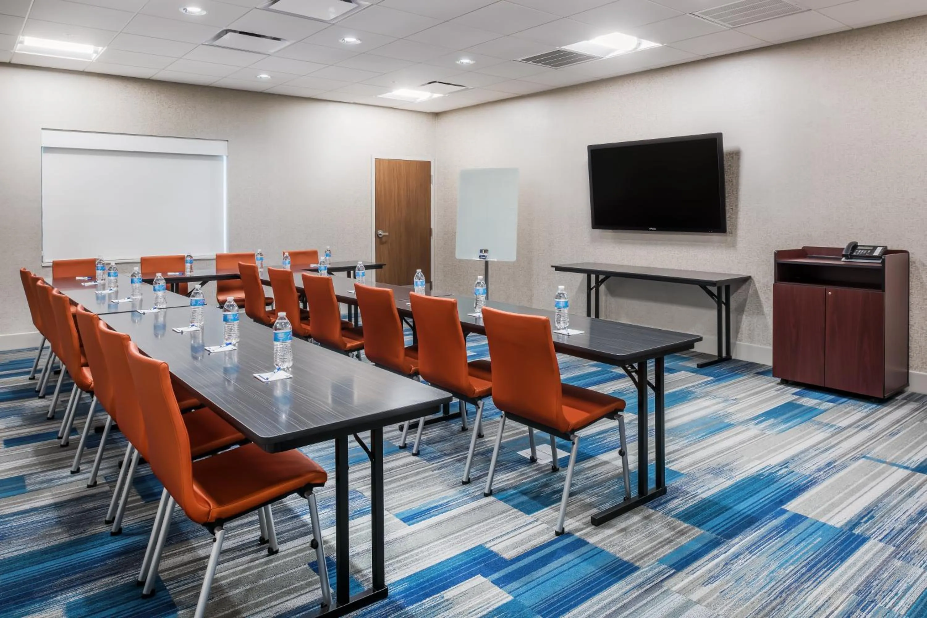 Meeting/conference room in Holiday Inn Express & Suites West Plains Southwest by IHG