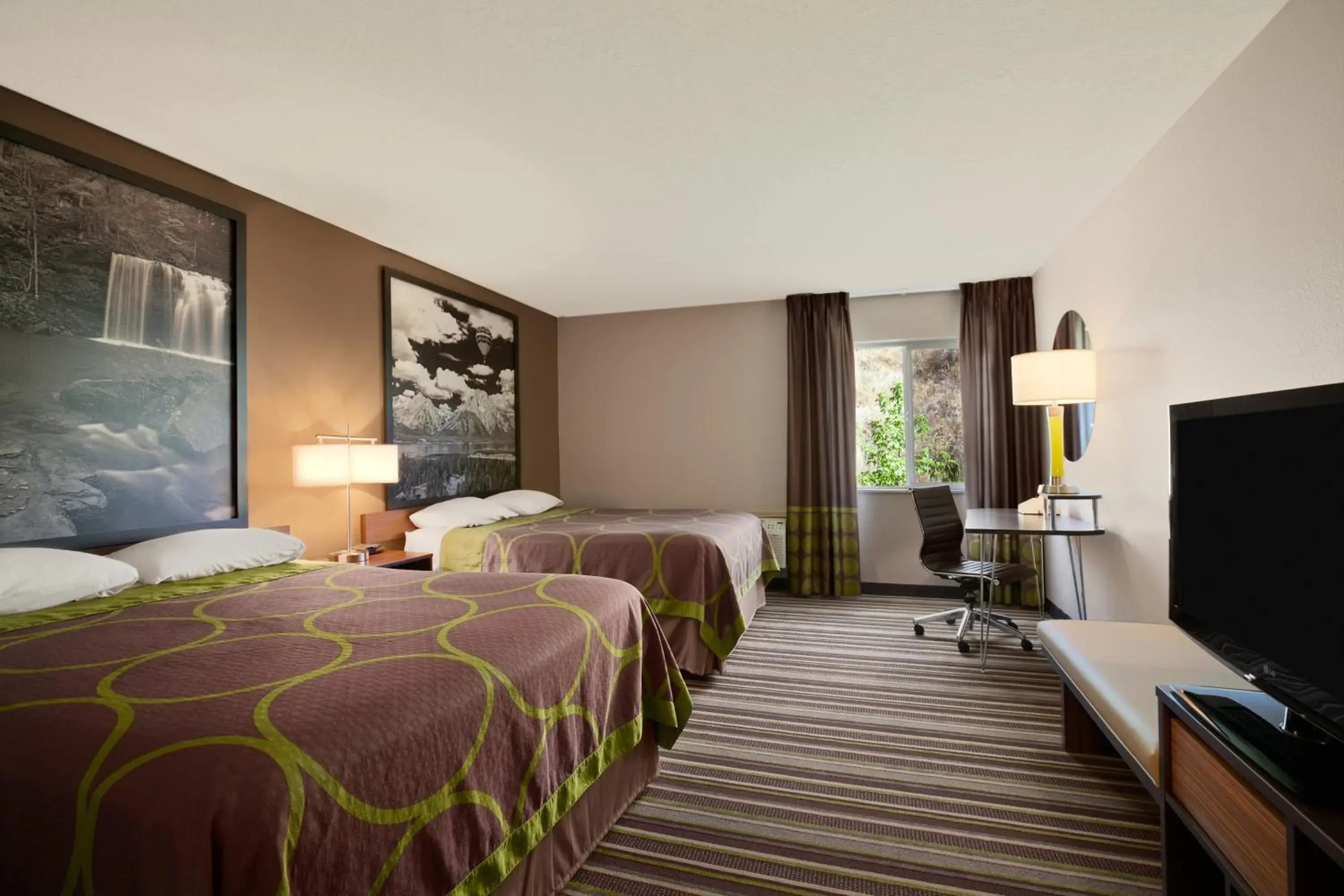 Deluxe Queen Room with Two Queen Beds - Non-Smoking in Super 8 by Wyndham Pocatello Deluxe Queen Room with Two Queen Beds - Non-Smoking in Super 8 by Wyndham Pocatello