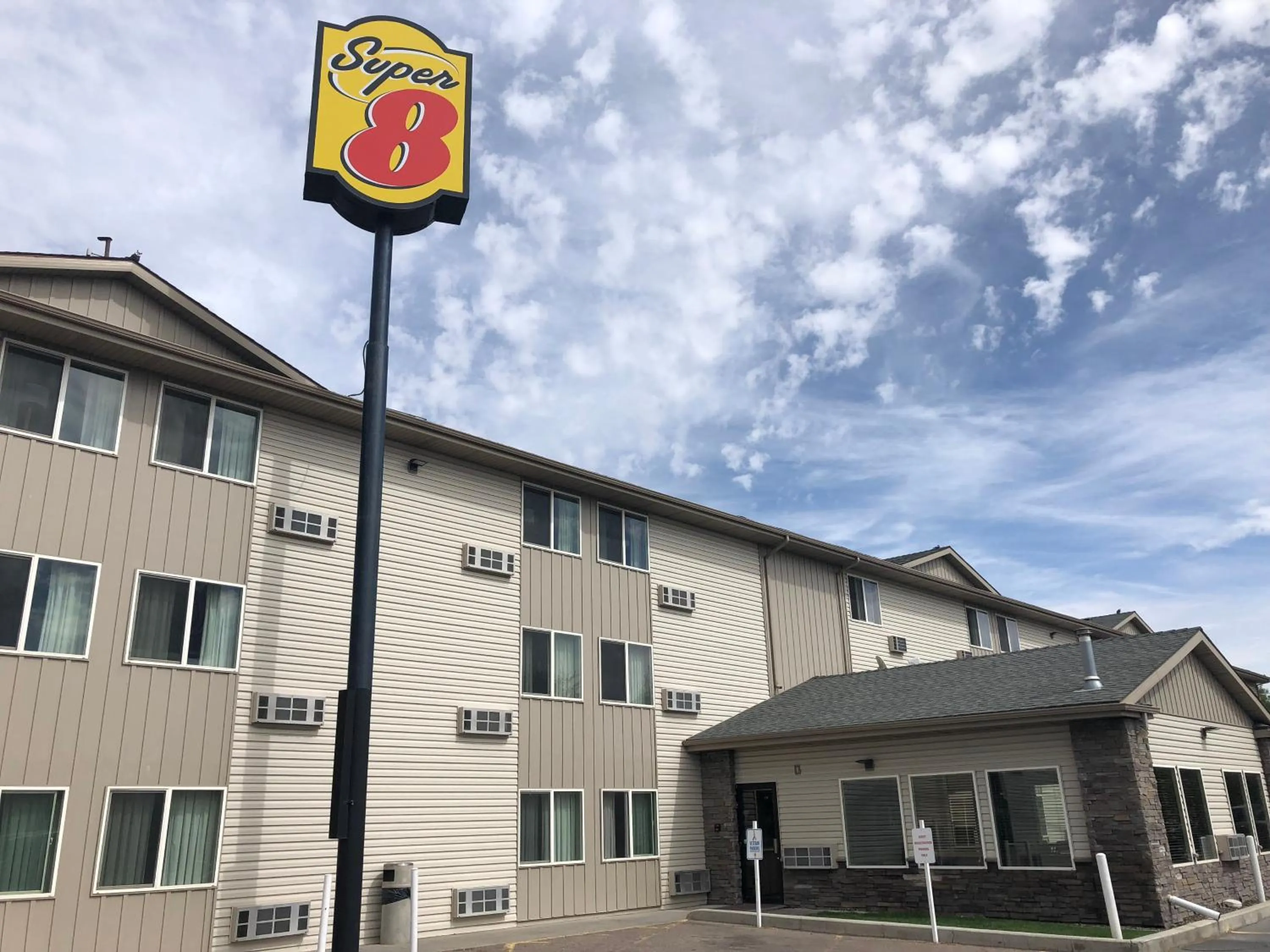 Facade/entrance in Super 8 by Wyndham Pocatello