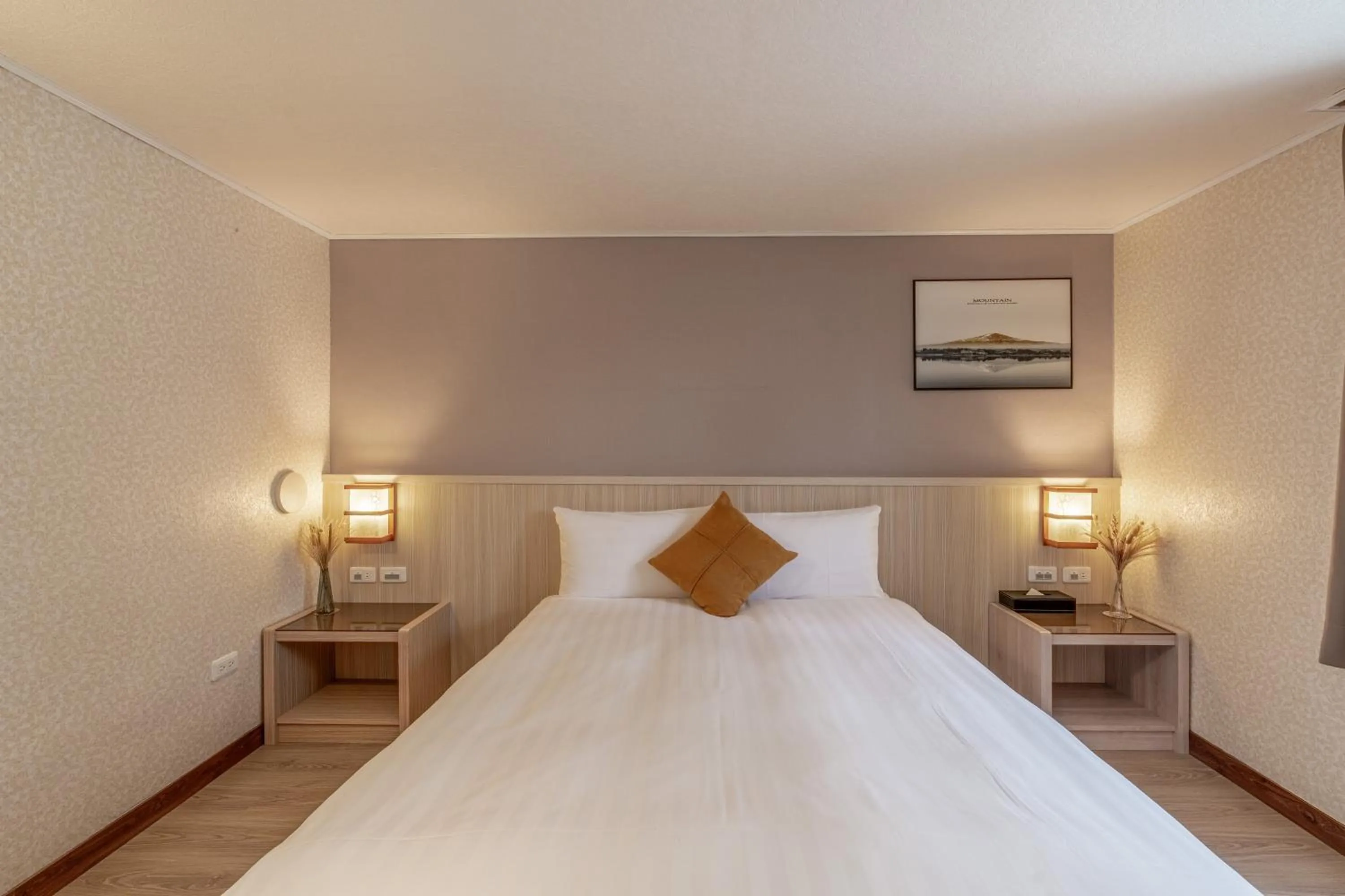 Photo of the whole room, Bed in Chillax Inn 知樂愛河館