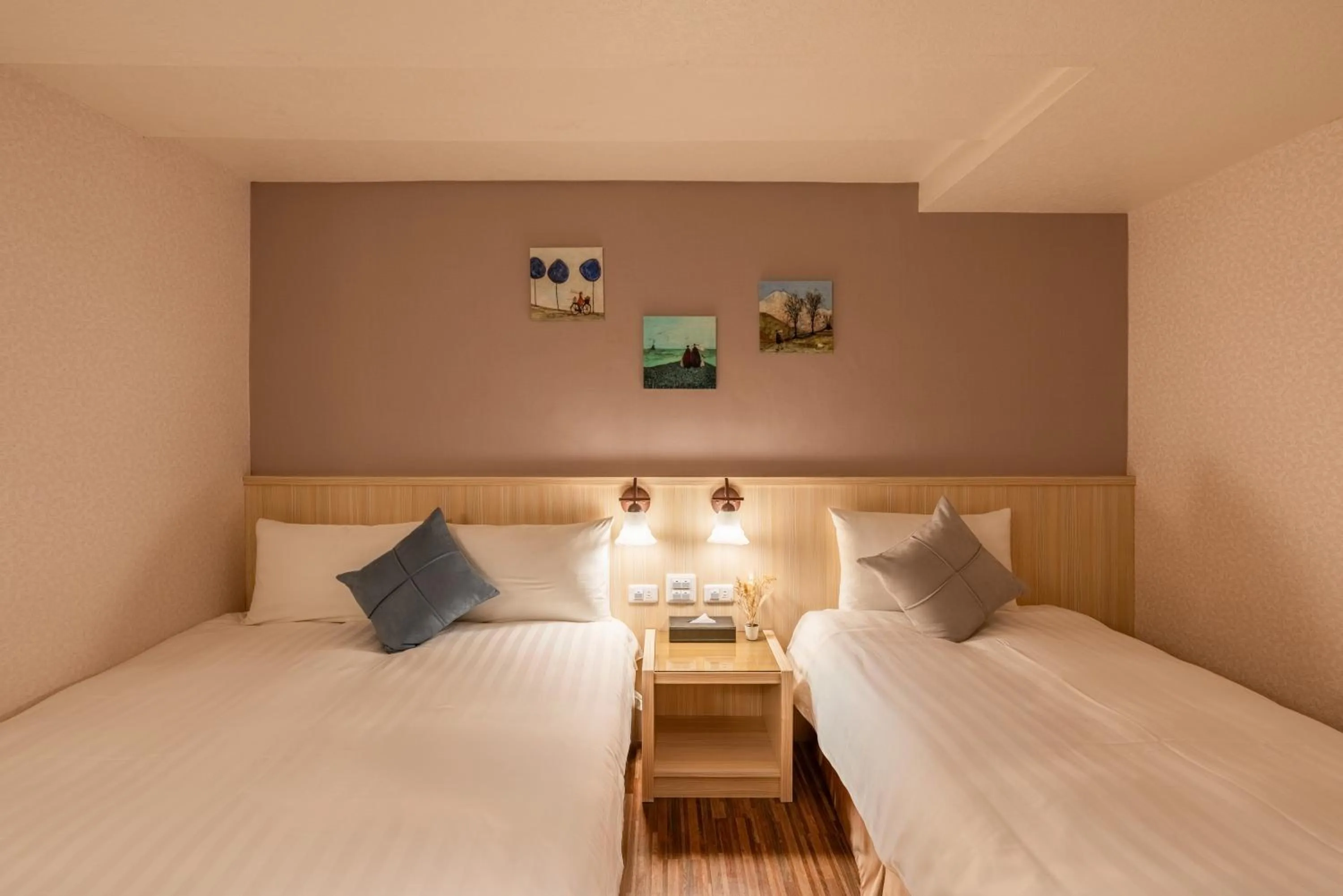 Photo of the whole room, Bed in Chillax Inn 知樂愛河館