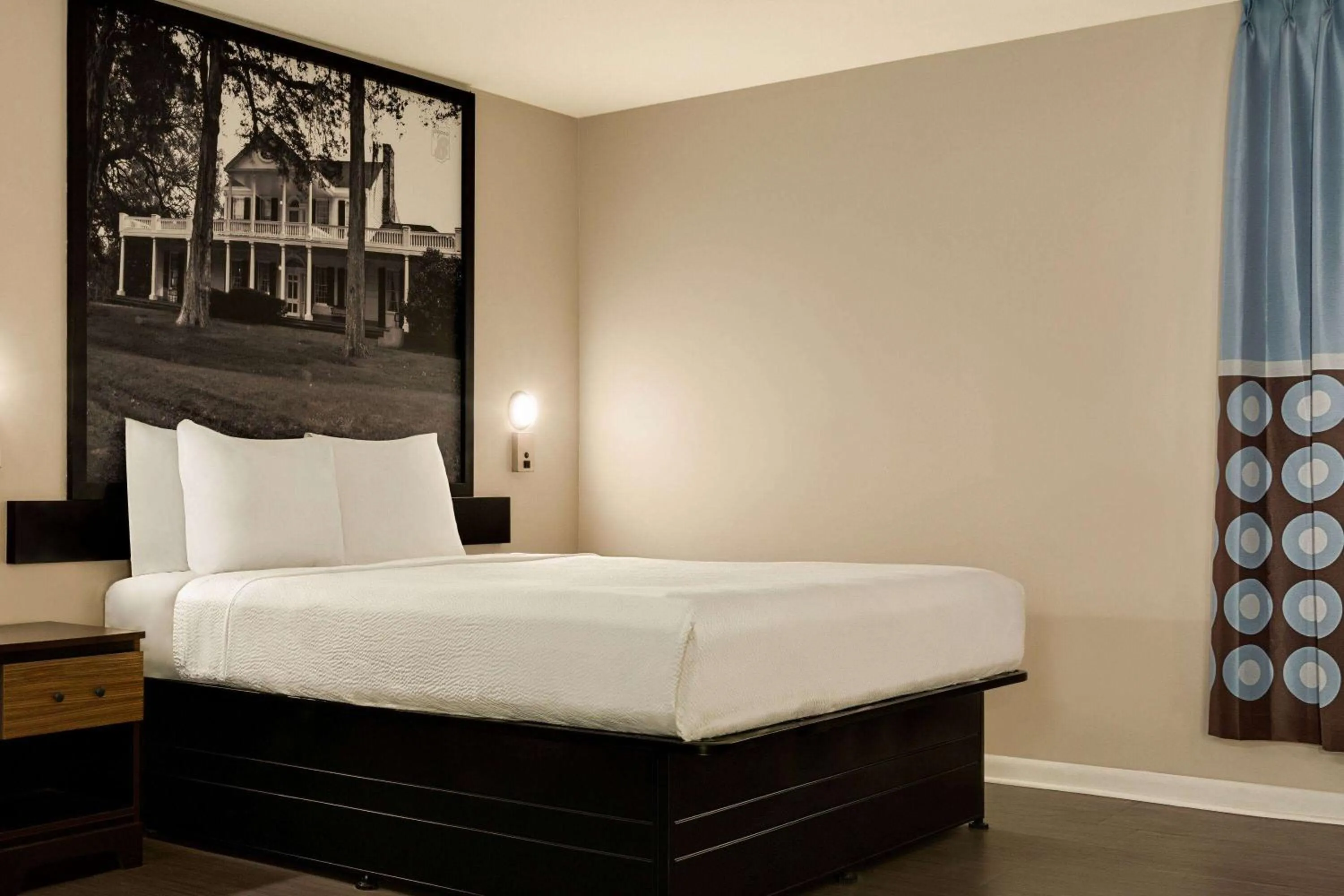 Bed in Super 8 by Wyndham Ocean Springs Biloxi