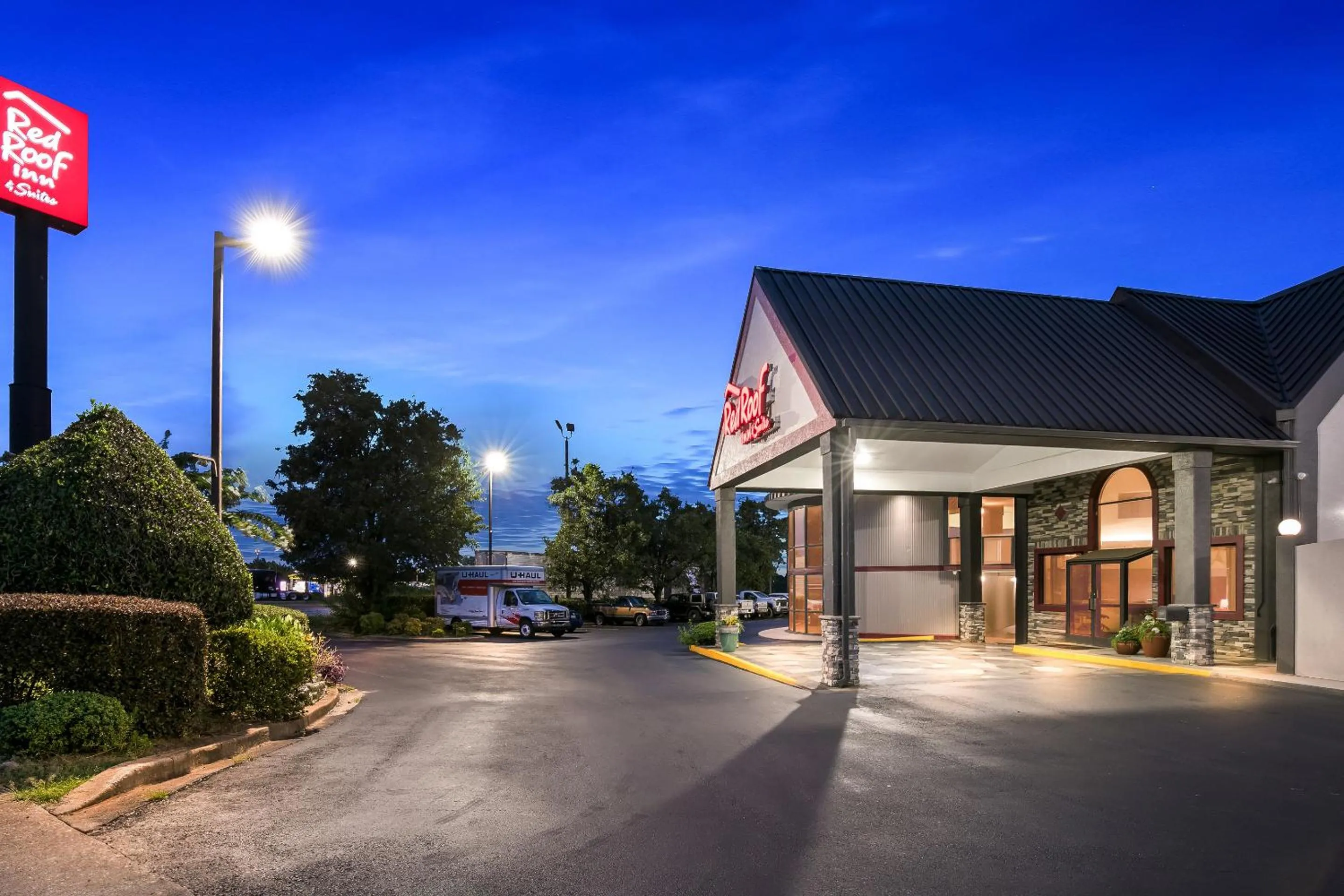 Facade/entrance in Red Roof Inn & Suites Duncan