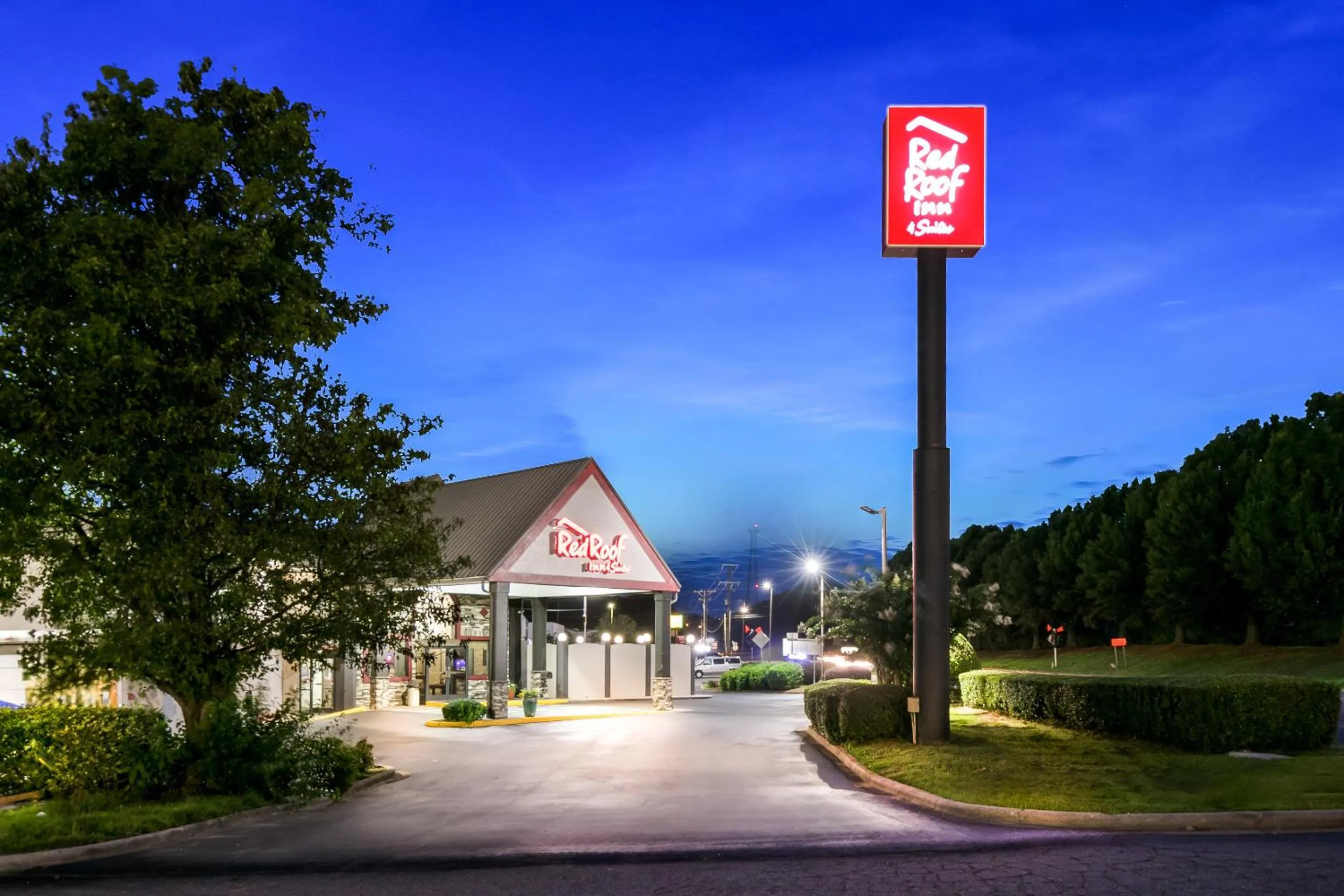 Facade/entrance in Red Roof Inn & Suites Duncan