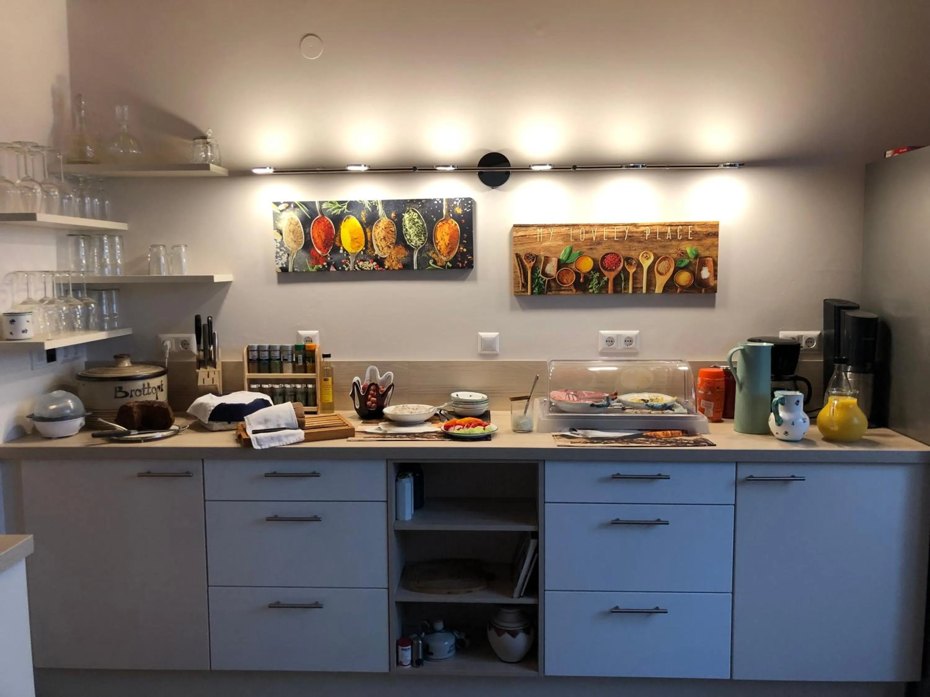 Breakfast in Auszeit; Gästehaus & mehr